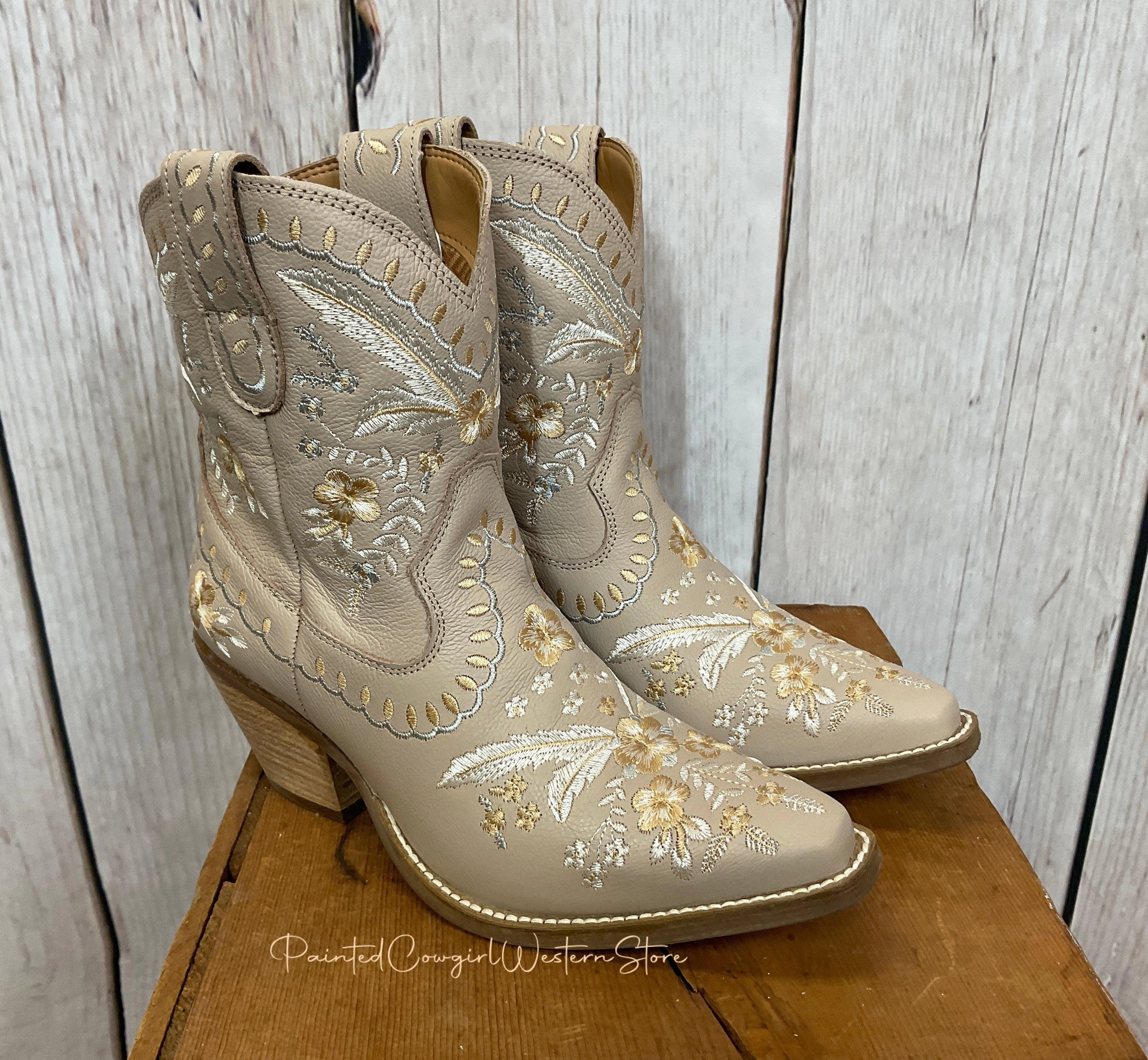Heat Lock Enhanced grip Dingo Women's Primrose Sand Cowgirl Ankle Booties DI748