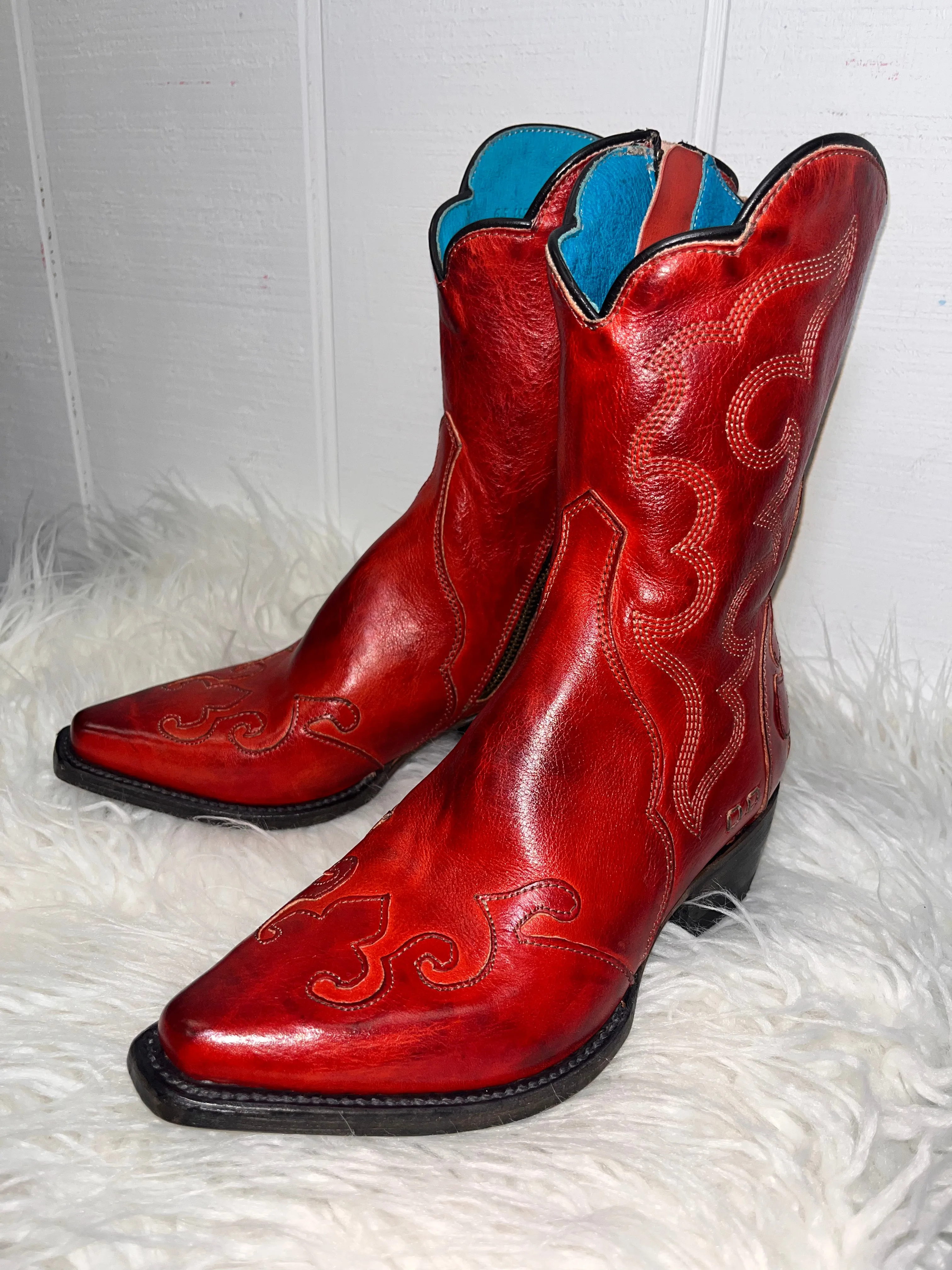 Bed Stu Women's Deuce Red Rustic Snip Toe Fashion Western Boots F328041-RDRS High Shaft Rural Terrain