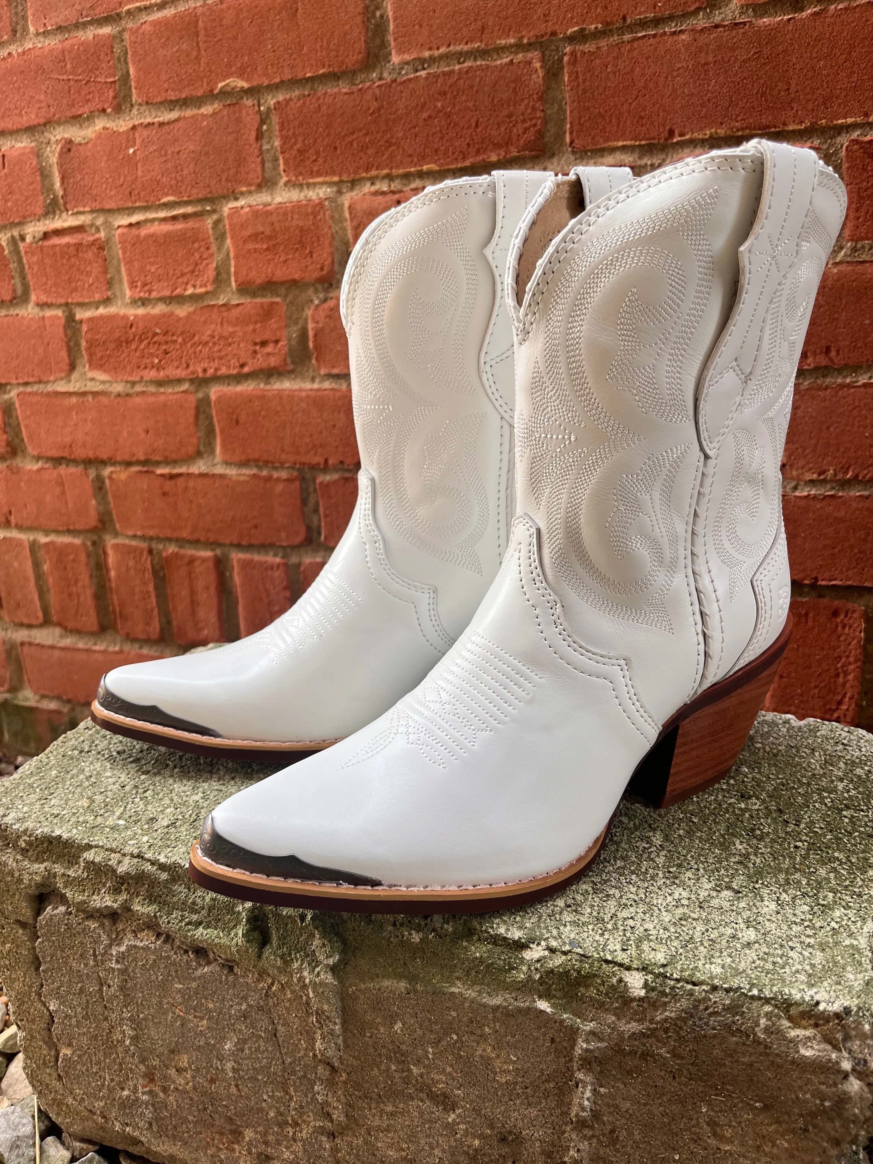 Durango Women's Crush White Leather Fashion Cowgirl Boots DRD0465 Walk Friendly