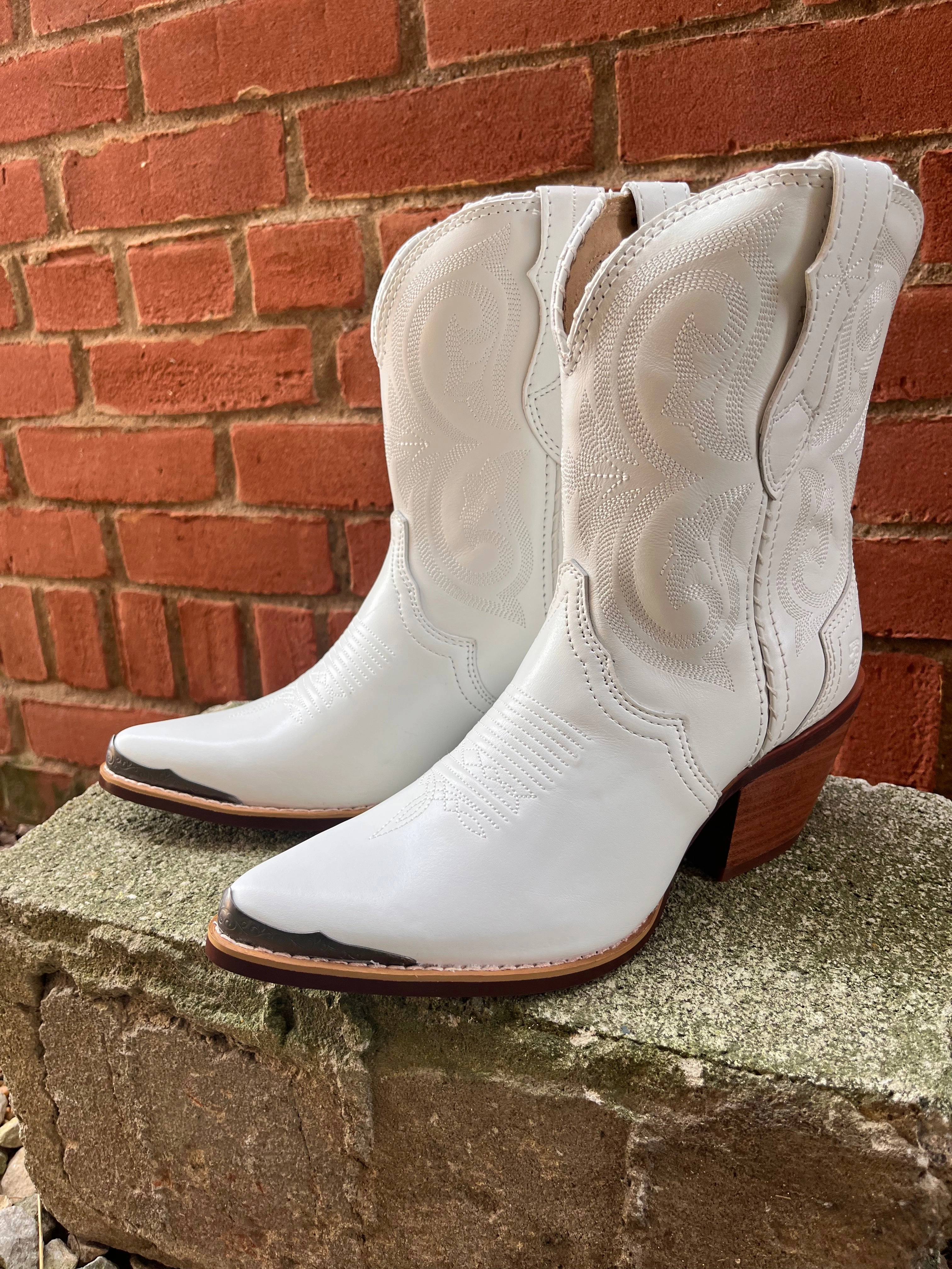 Travel Friendly Durango Women's Crush White Leather Fashion Cowgirl Boots DRD0465