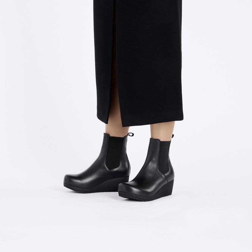 Vintage Style Ebba Slip On | Leather | Black