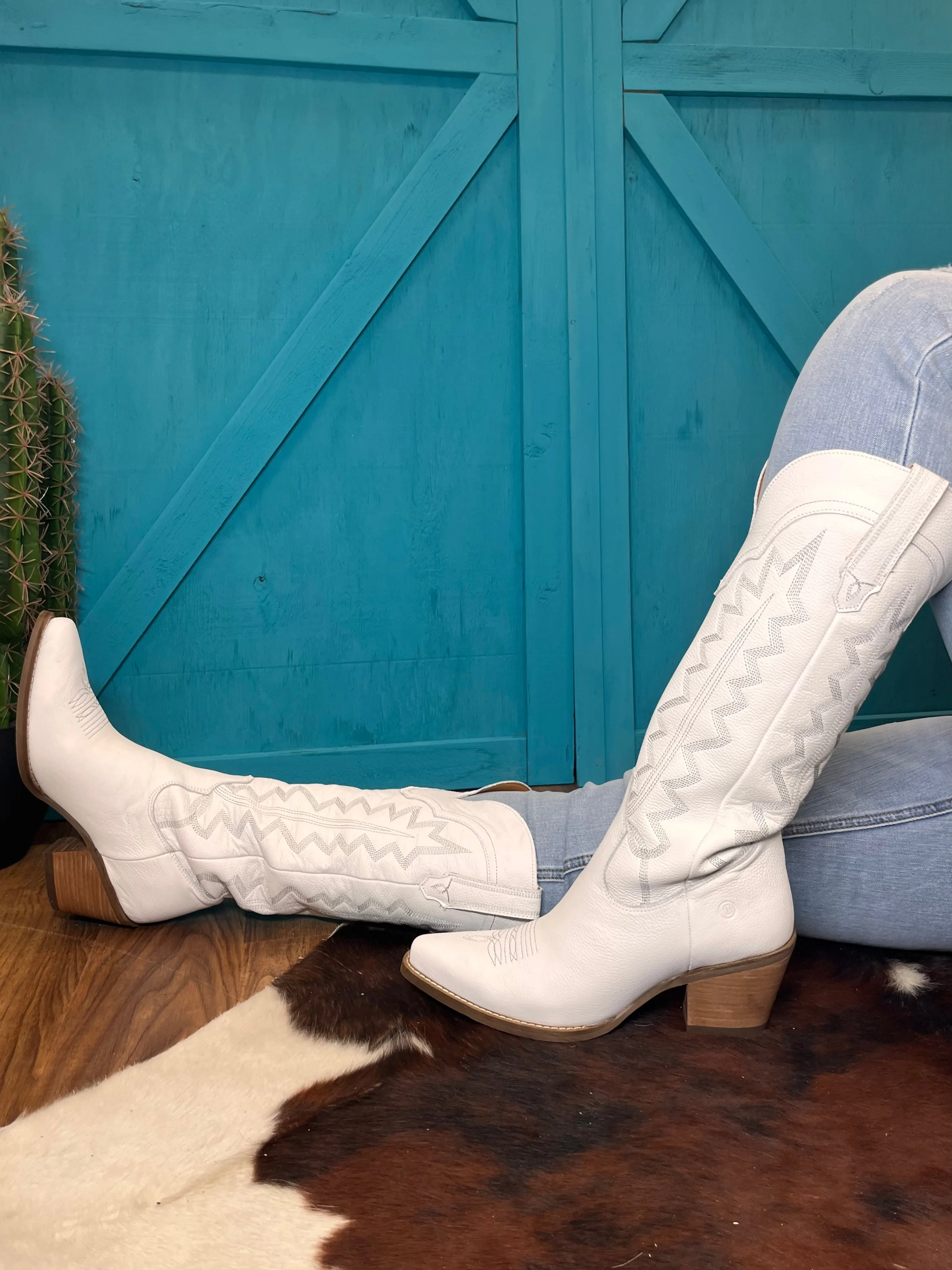 Weather Ready All-Weather Design. Dingo 1989 Women's High Cotton White Tall Cowgirl Boots DI936