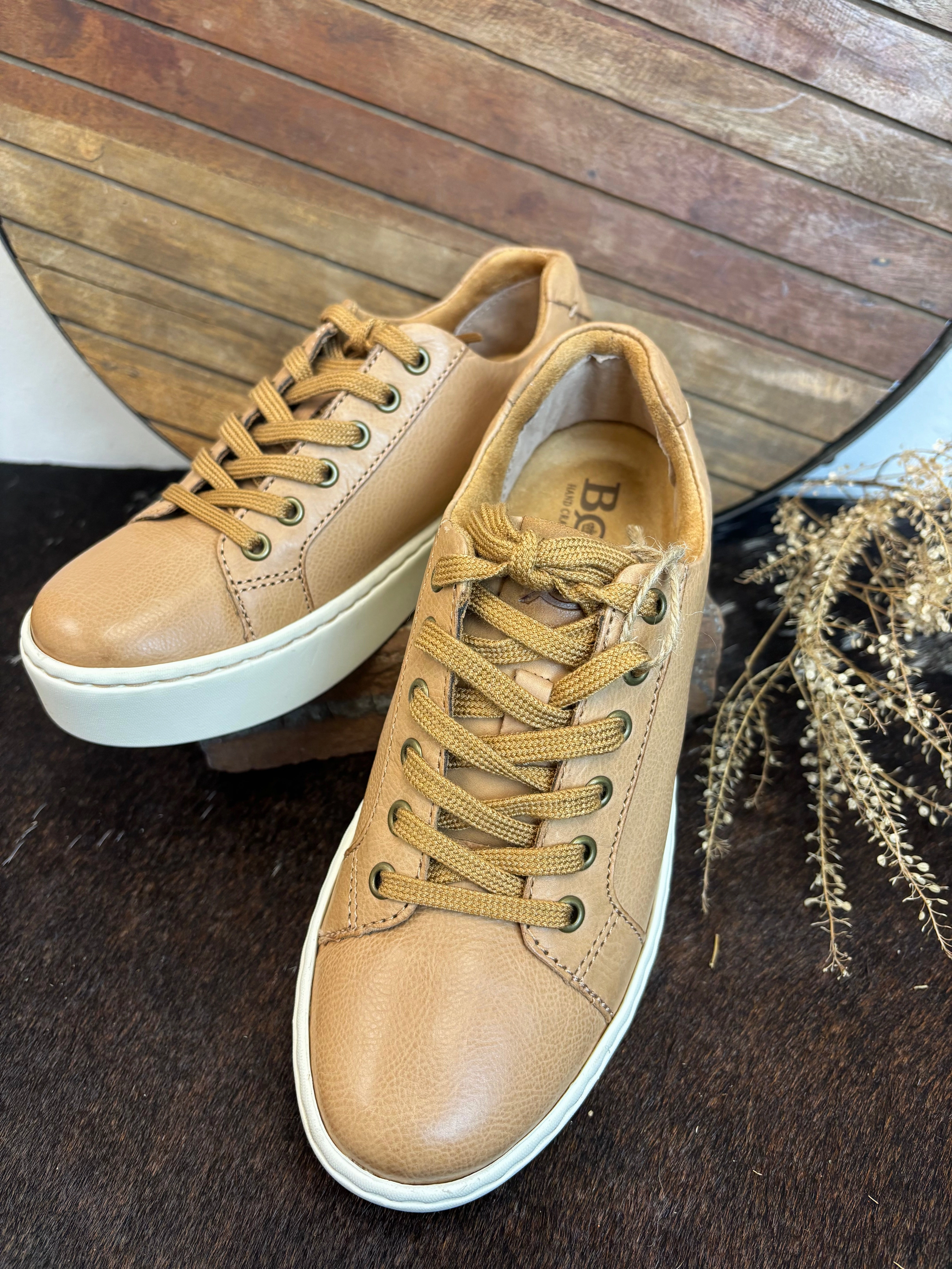 Grab Quick Walking Essential Born Mira Natural Almond Leather Platform Sneakers BR0054302