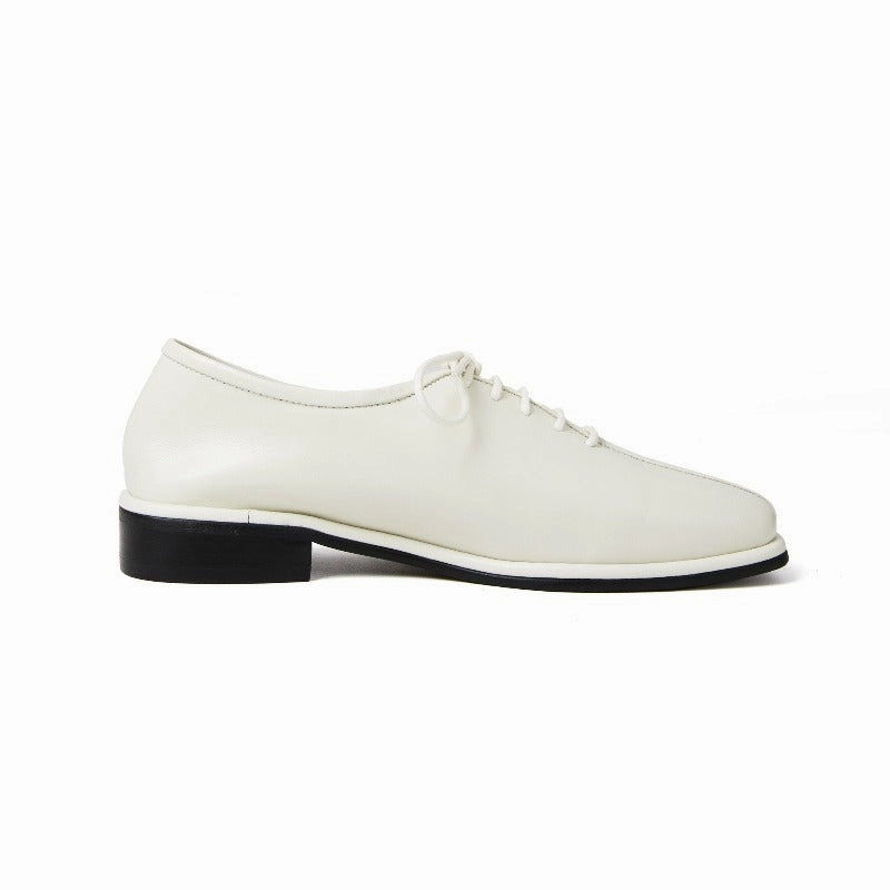 Molded Insole Heather Flat Pump Unlined Lace-Up in Cow Leather