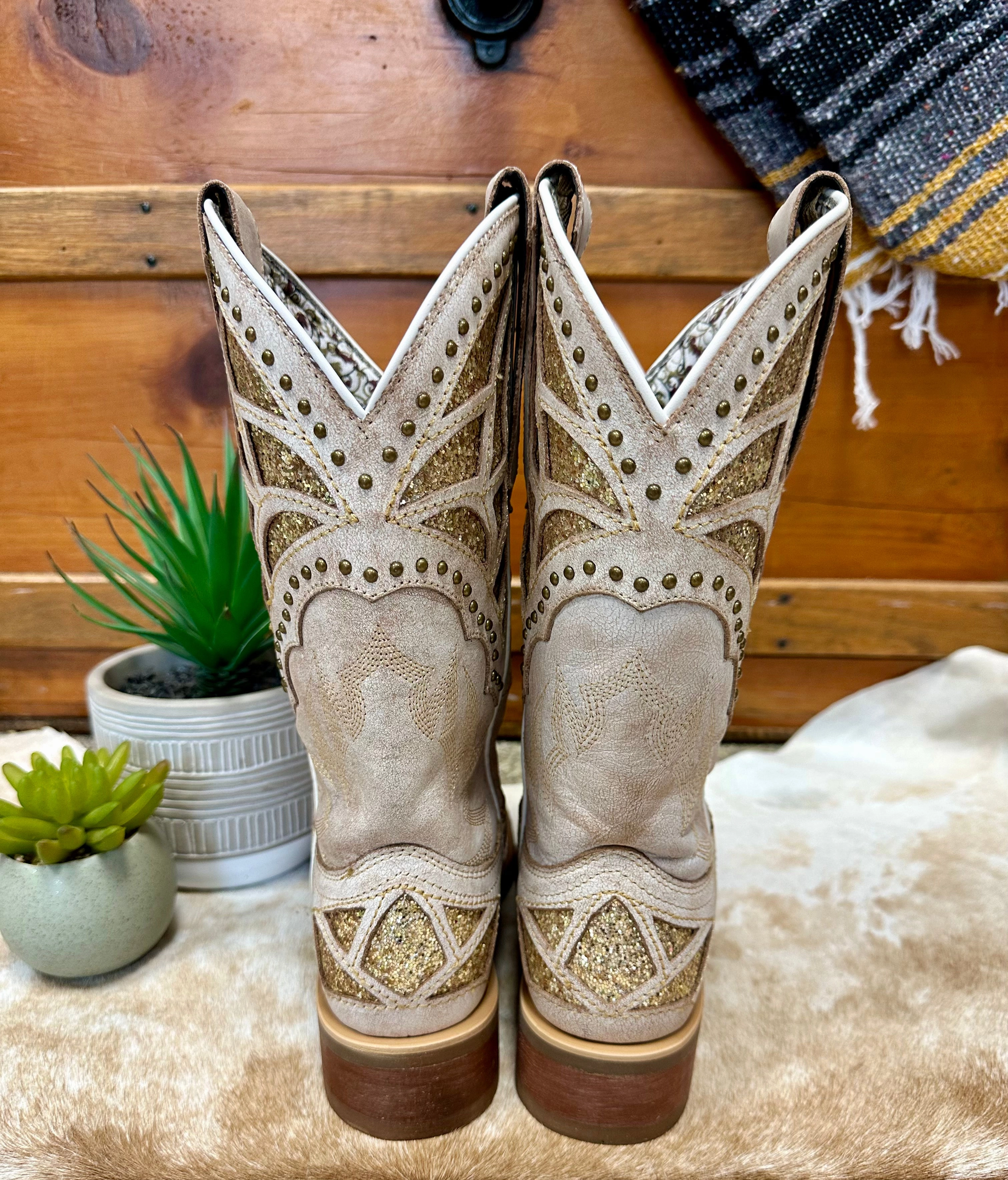 Flexible Upper Laredo Women's Bone White Eternity Gold Sparkle Underlay Square Toe Cowgirl Boots 5867