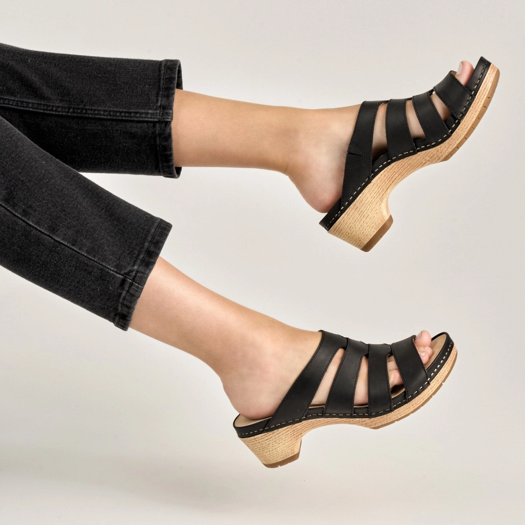 Breath Fresh Lyndi | Oiled Pull Up | Black