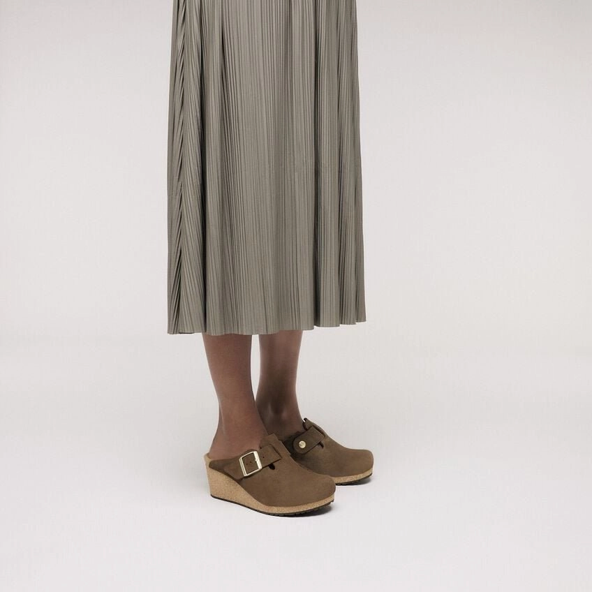 Fanny | Suede | Dark Tea Leather Finish High Function