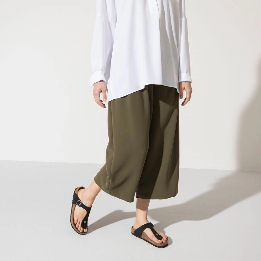 Gizeh | Vegan | Birkibuc | Black Simple Finish Closet Staple