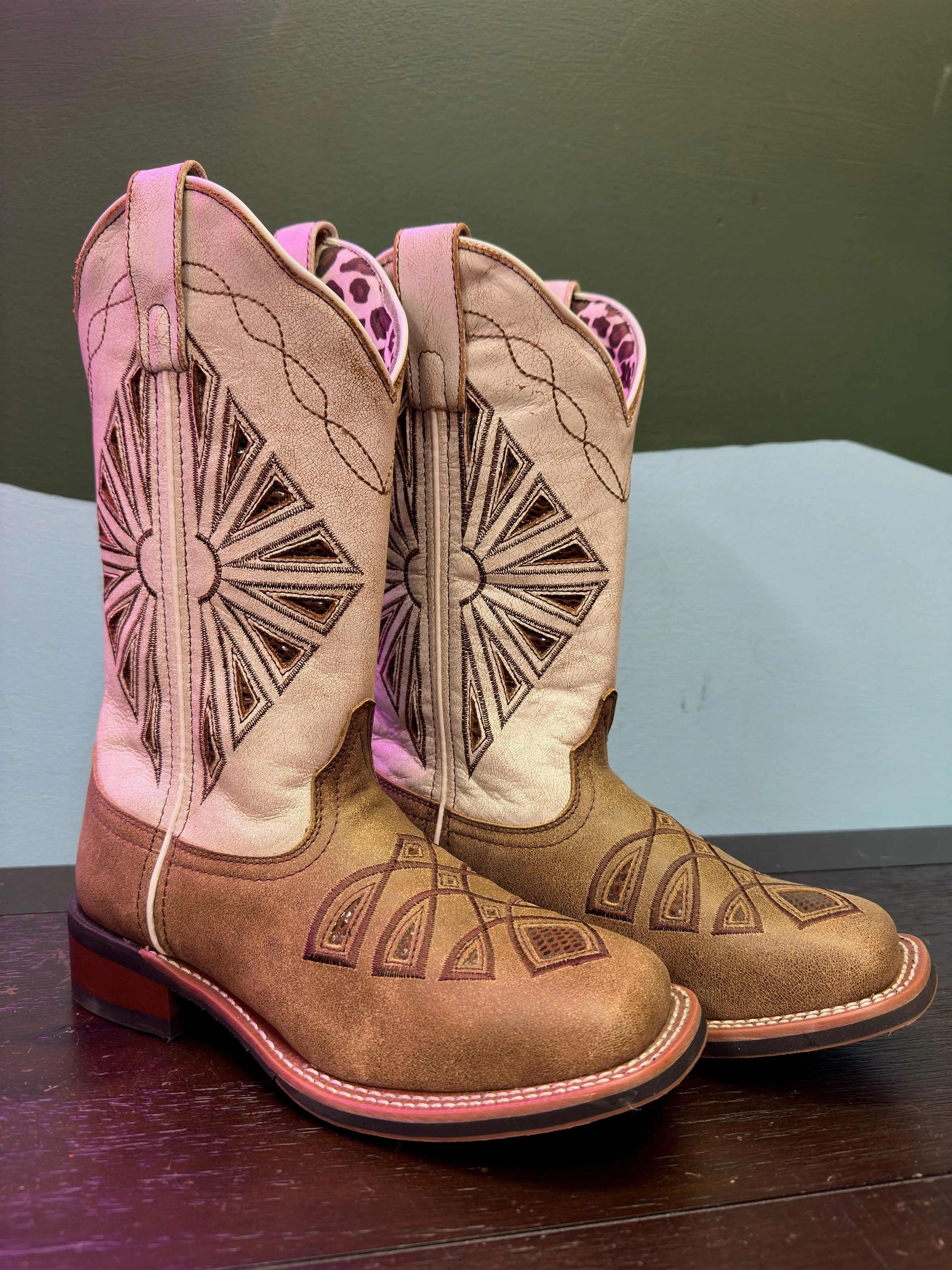 Laredo Women's Kite Days Distressed Brown & Bone White Embroidered Square Toe Cowgirl Boots 5821 Robust Build