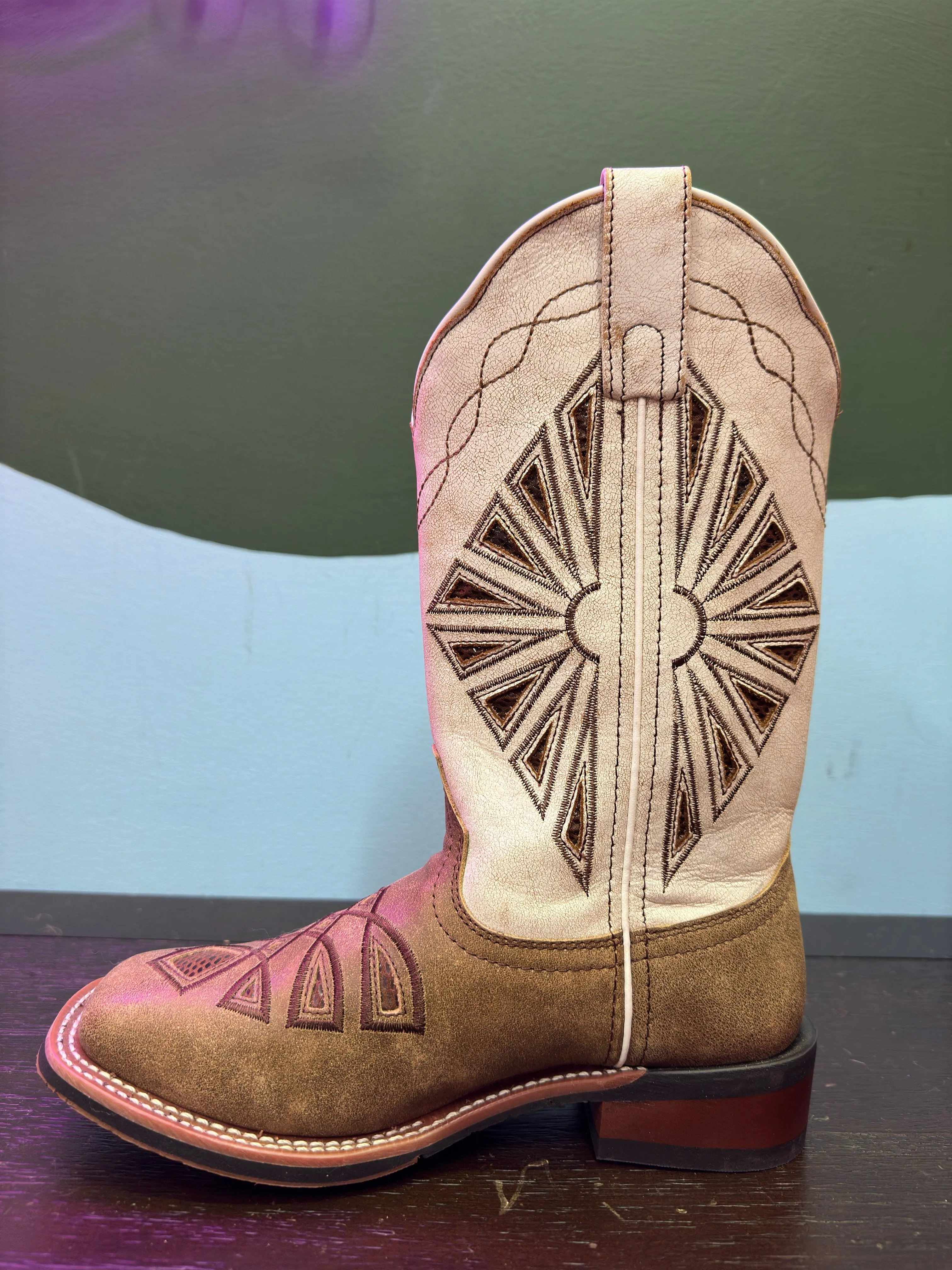 Laredo Women's Kite Days Distressed Brown & Bone White Embroidered Square Toe Cowgirl Boots 5821 Travel Friendly