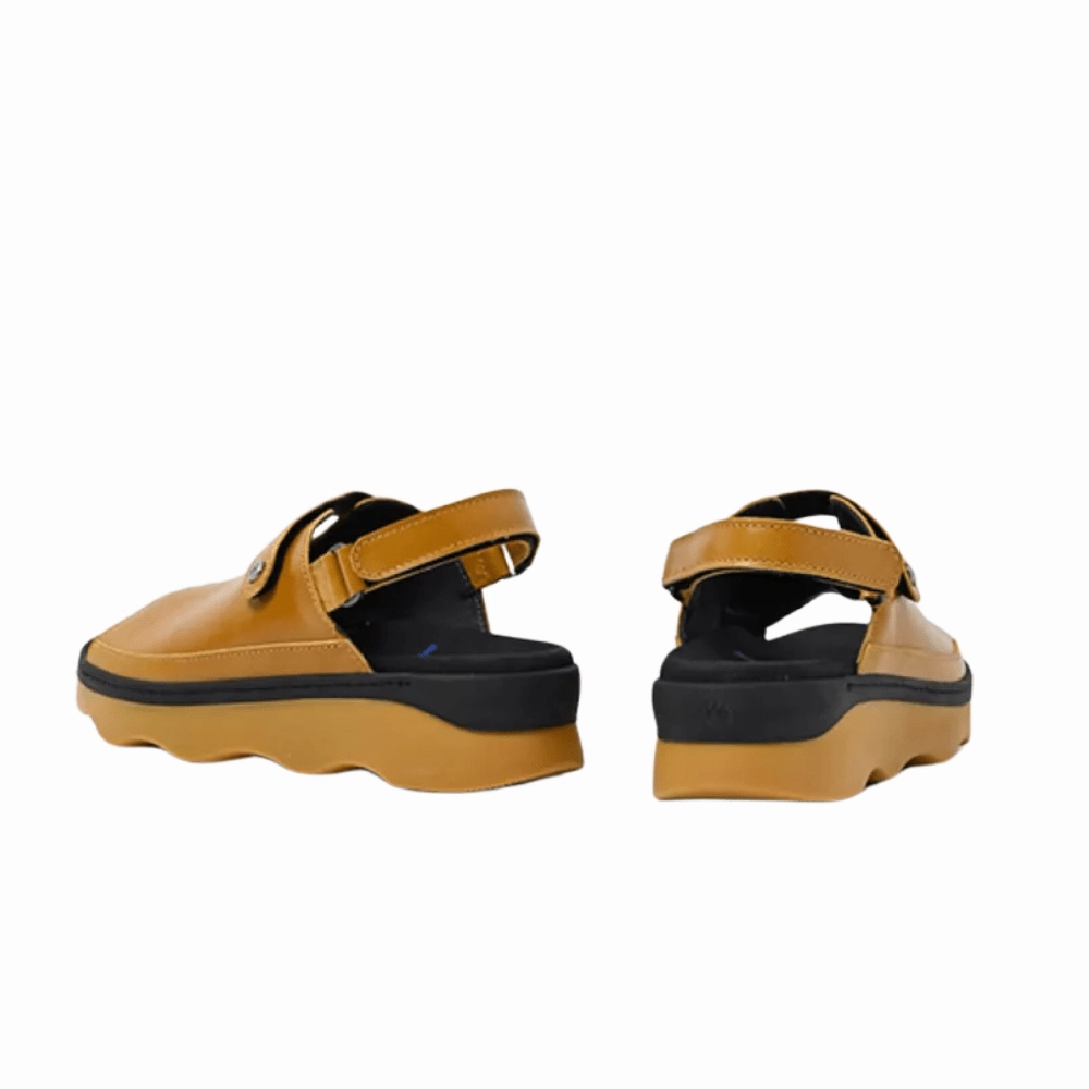 Laprida | Leather | Amber Play Mode