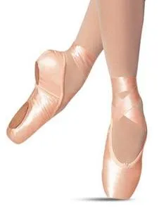 Lara -- Split Sole Pointe Shoe -- Pink Satin Grip Strong