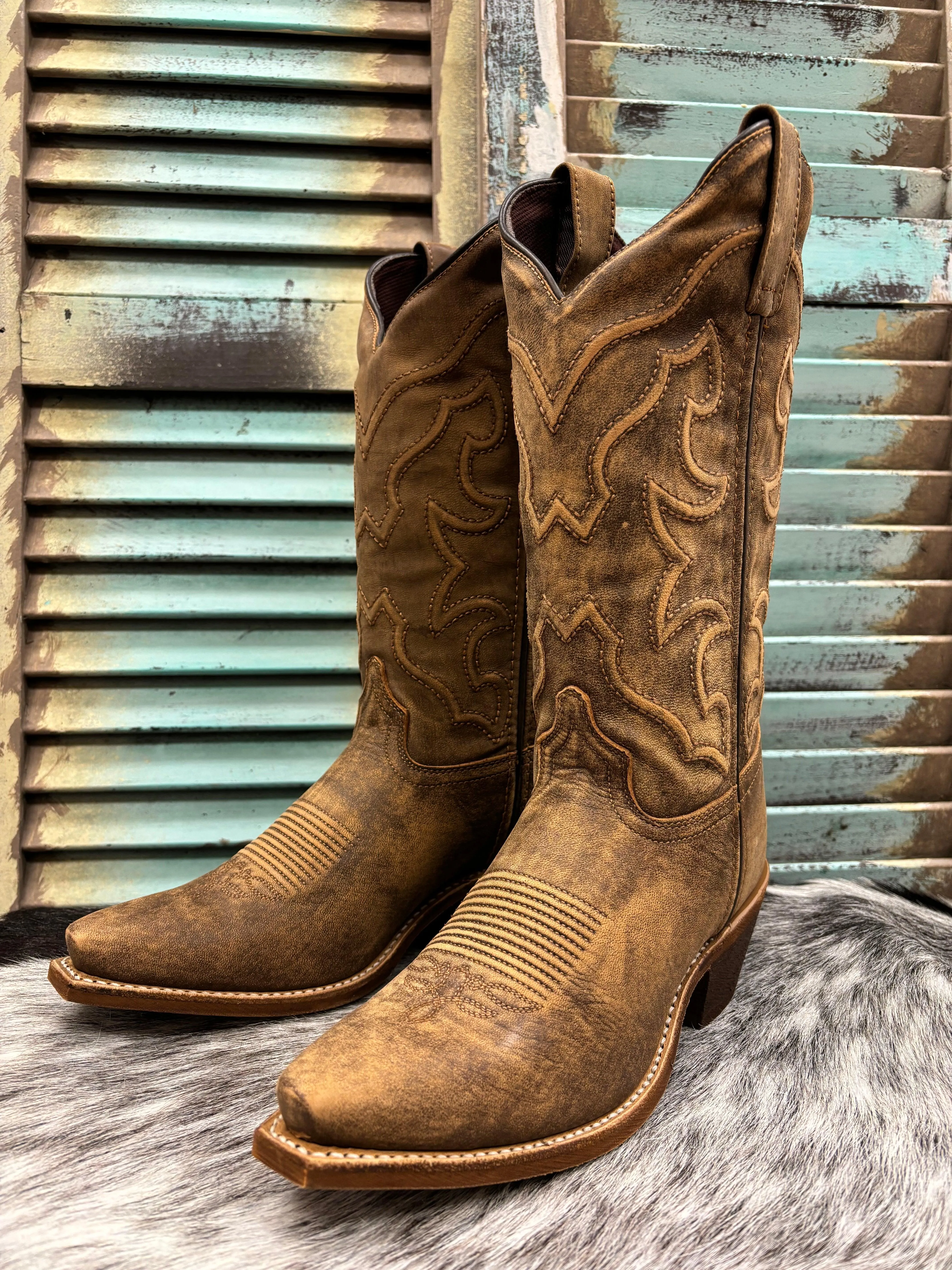 Laredo Women's Reva Honey Sanded Distressed Leather Snip Toe Cowgirl Boots 54267 Outdoor Exploration Patterned Surface