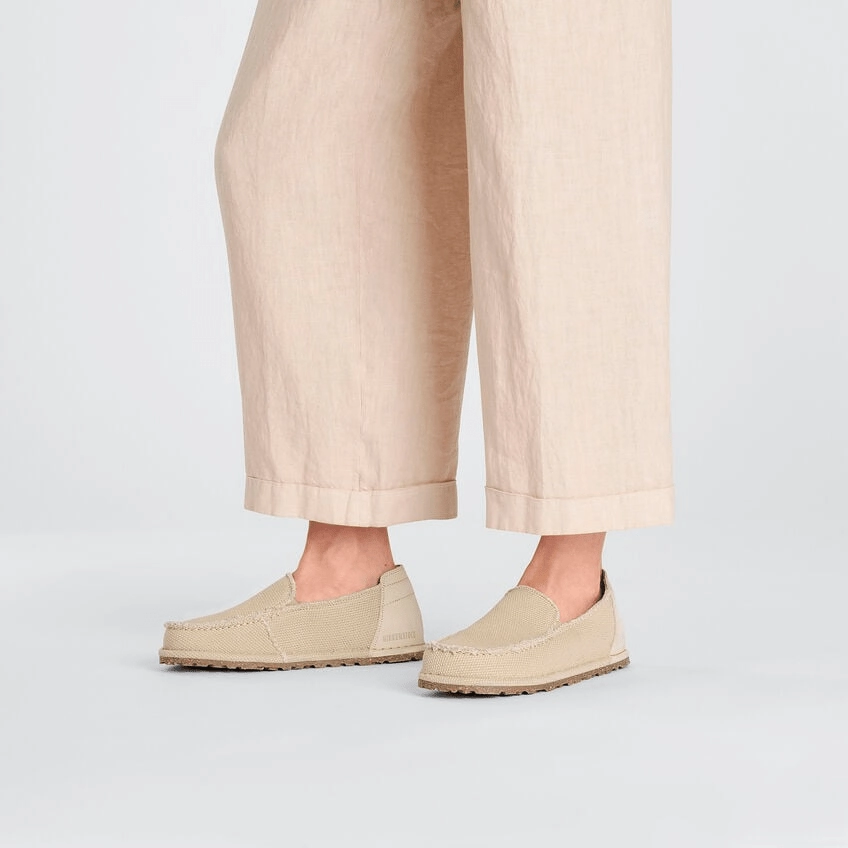 Kind Step Utti | Canvas | Sandcastle