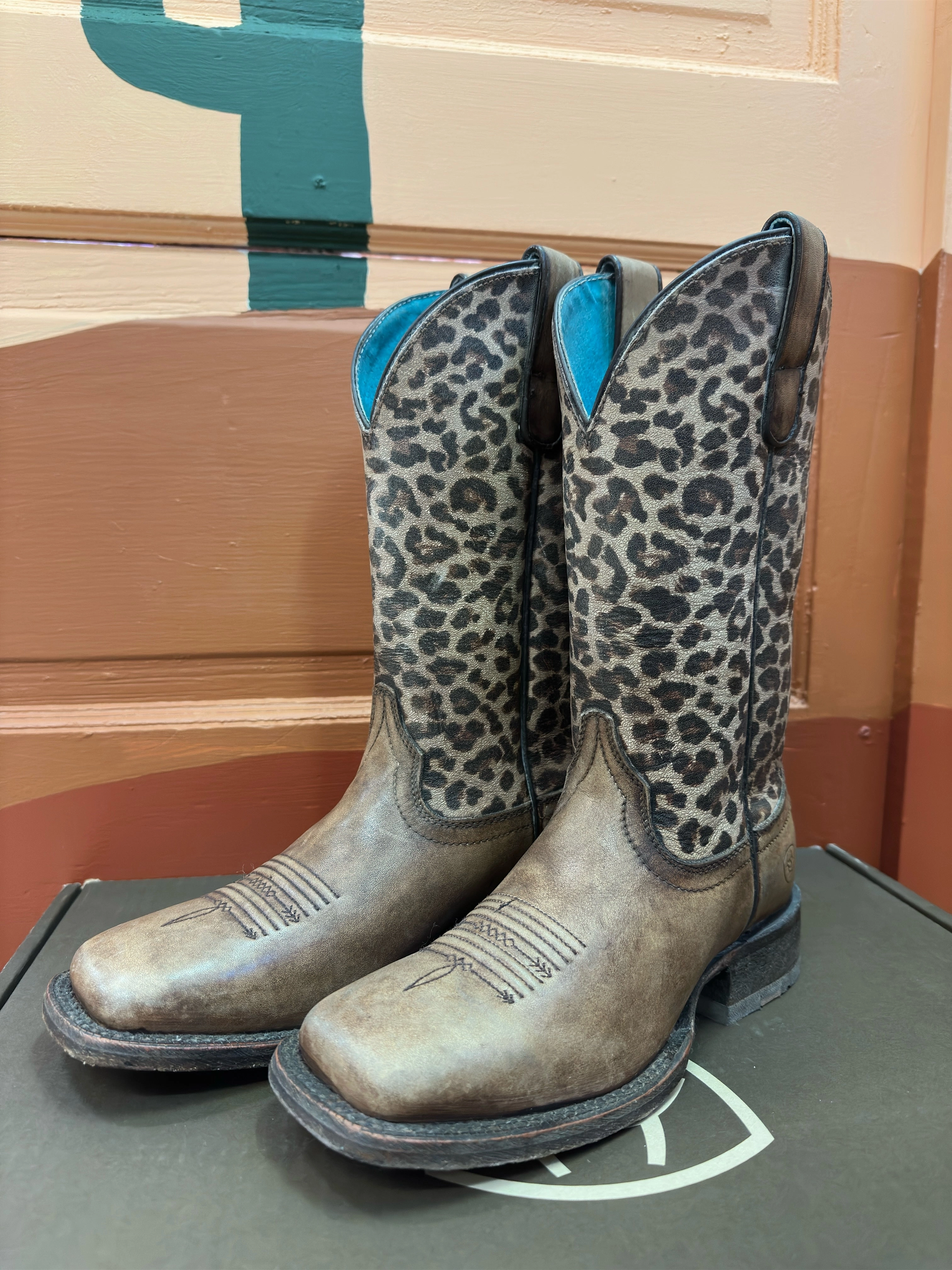 Pull on Comfort Laces Ariat Women's Circuit Savanna Cheetah Square Toe Cowgirl Boots 10035942