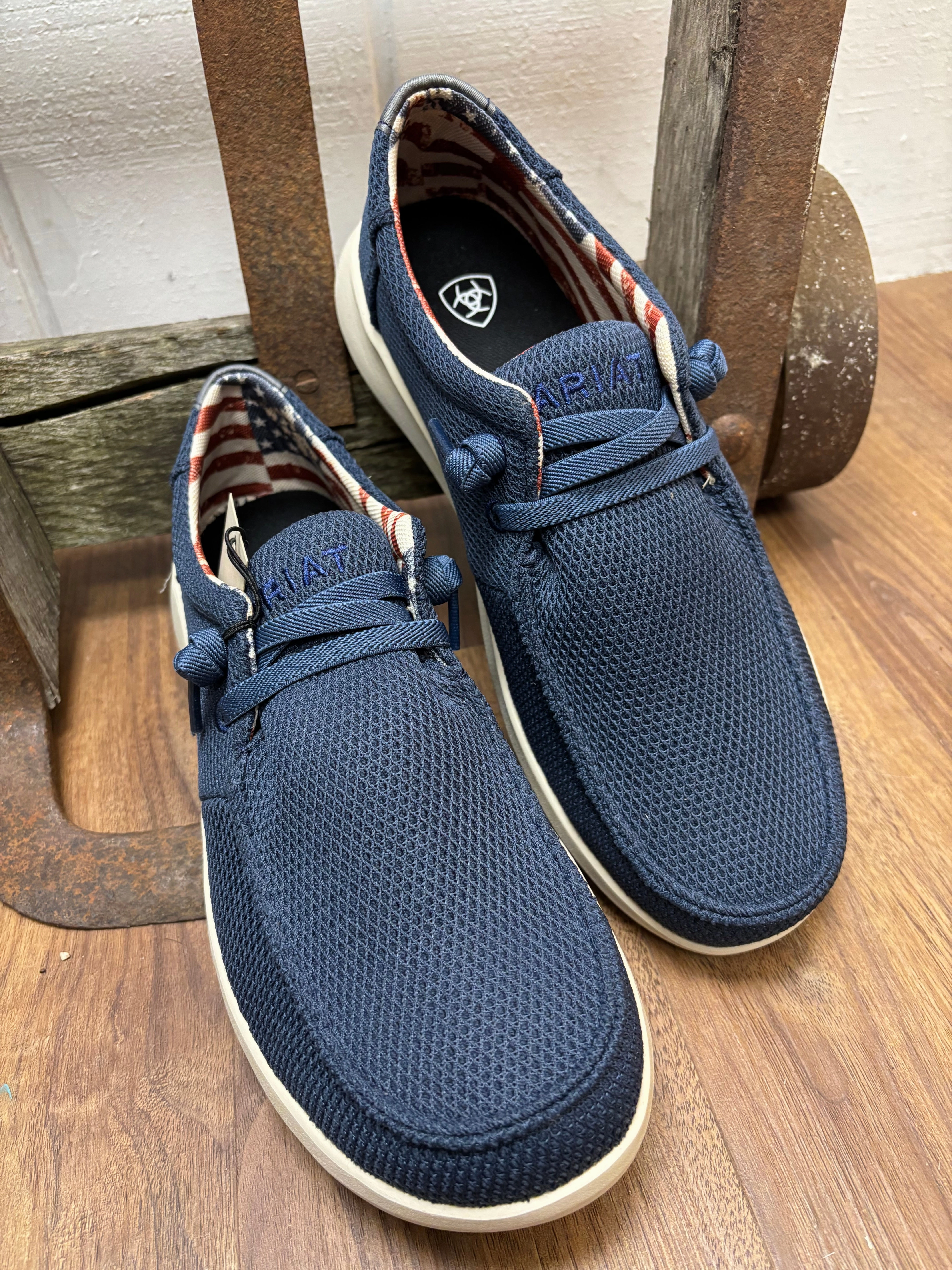 sports shoes Ariat Men's Washed Navy Mesh Hilo Casual Shoe 10061333