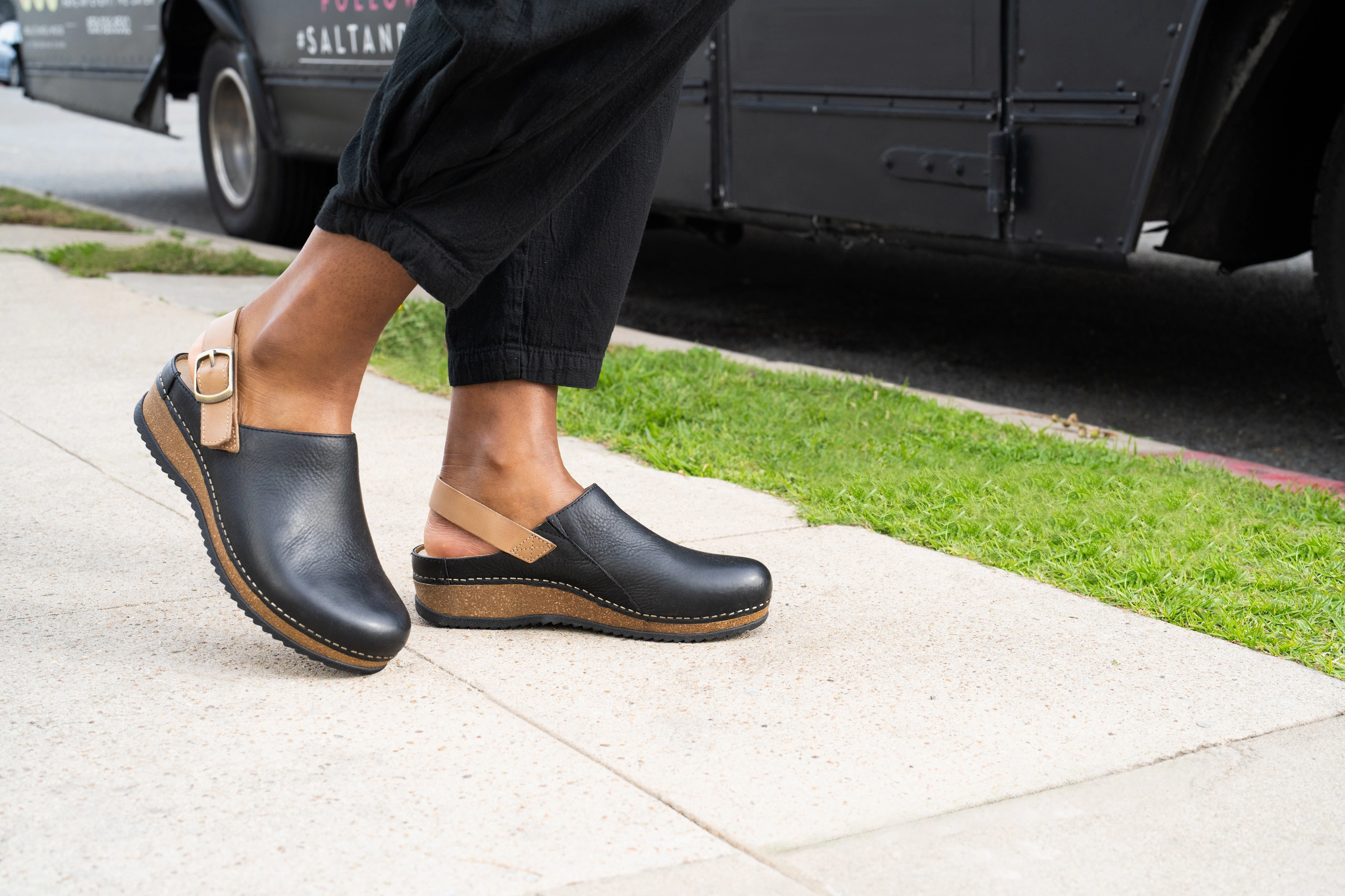Merrin | Waxy Milled Leather | Black - Clog - Dansko