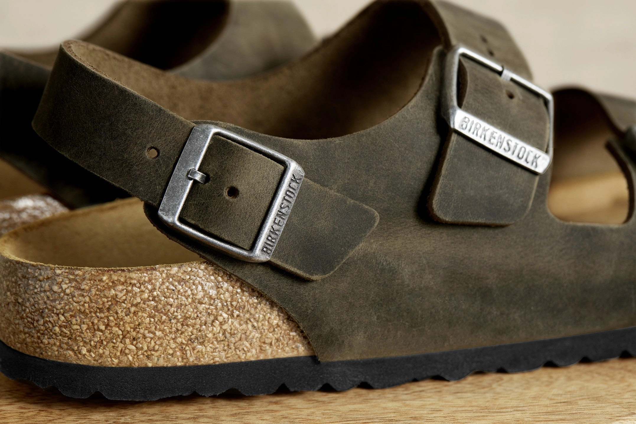 Milano | Oiled Leather | Faded Khaki Year long Firm Lock