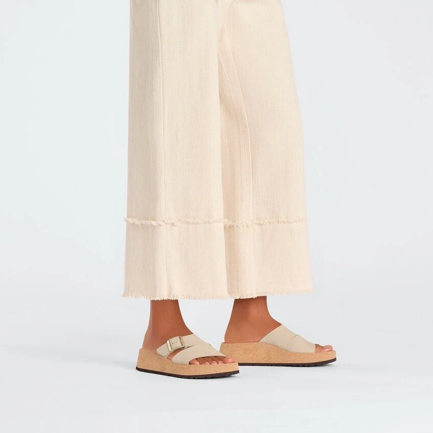 Travel Outfit Light Padding Almina | Nubuck | Sandcastle