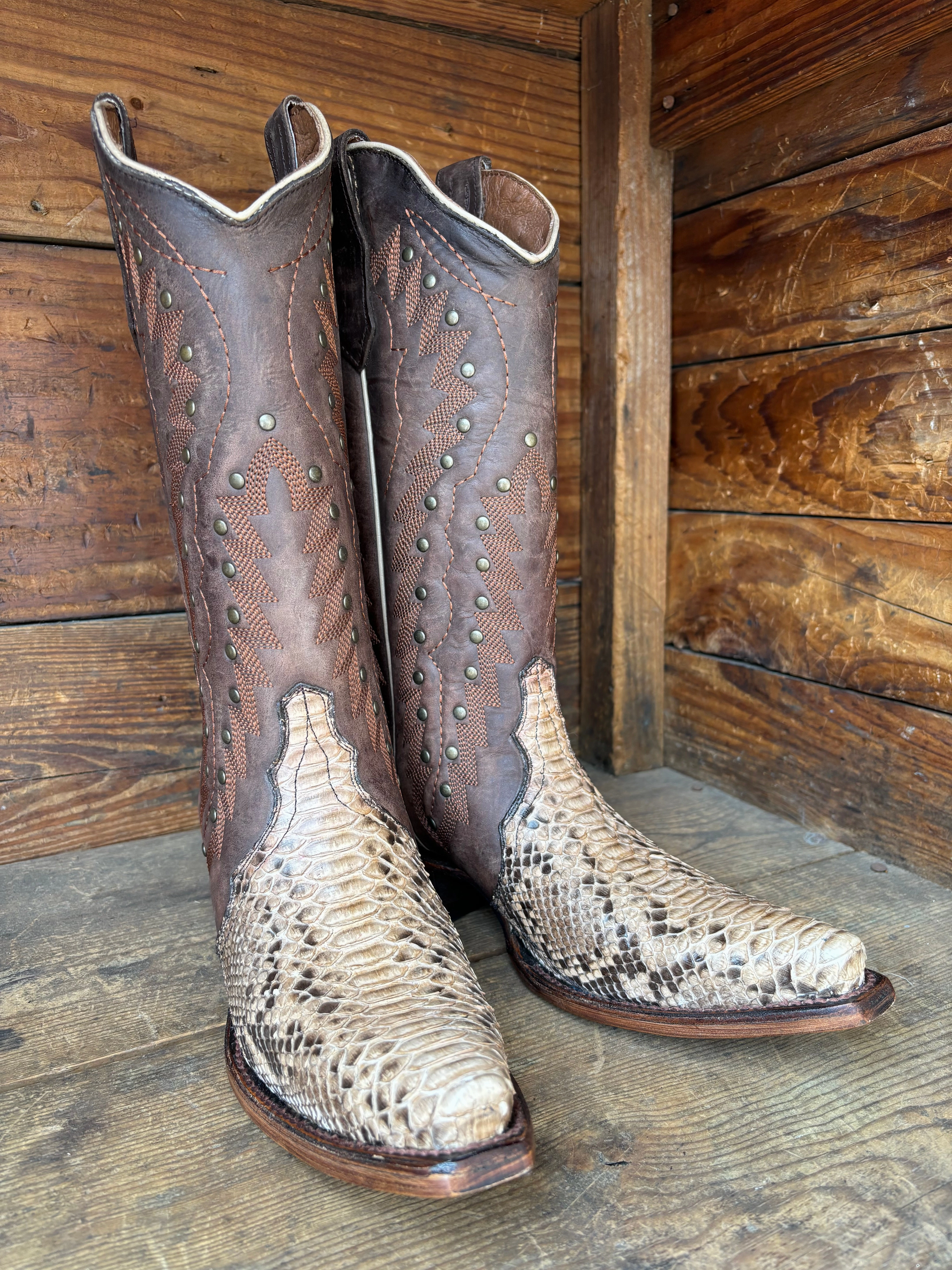 Trail grip Circle G Women's Brown Chocolate Python & Studs Embroidered Snip Toe Cowgirl Boots L6045
