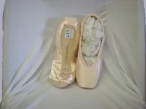 Wide Path Polette -- Pointe Shoe -- European Pink Satin