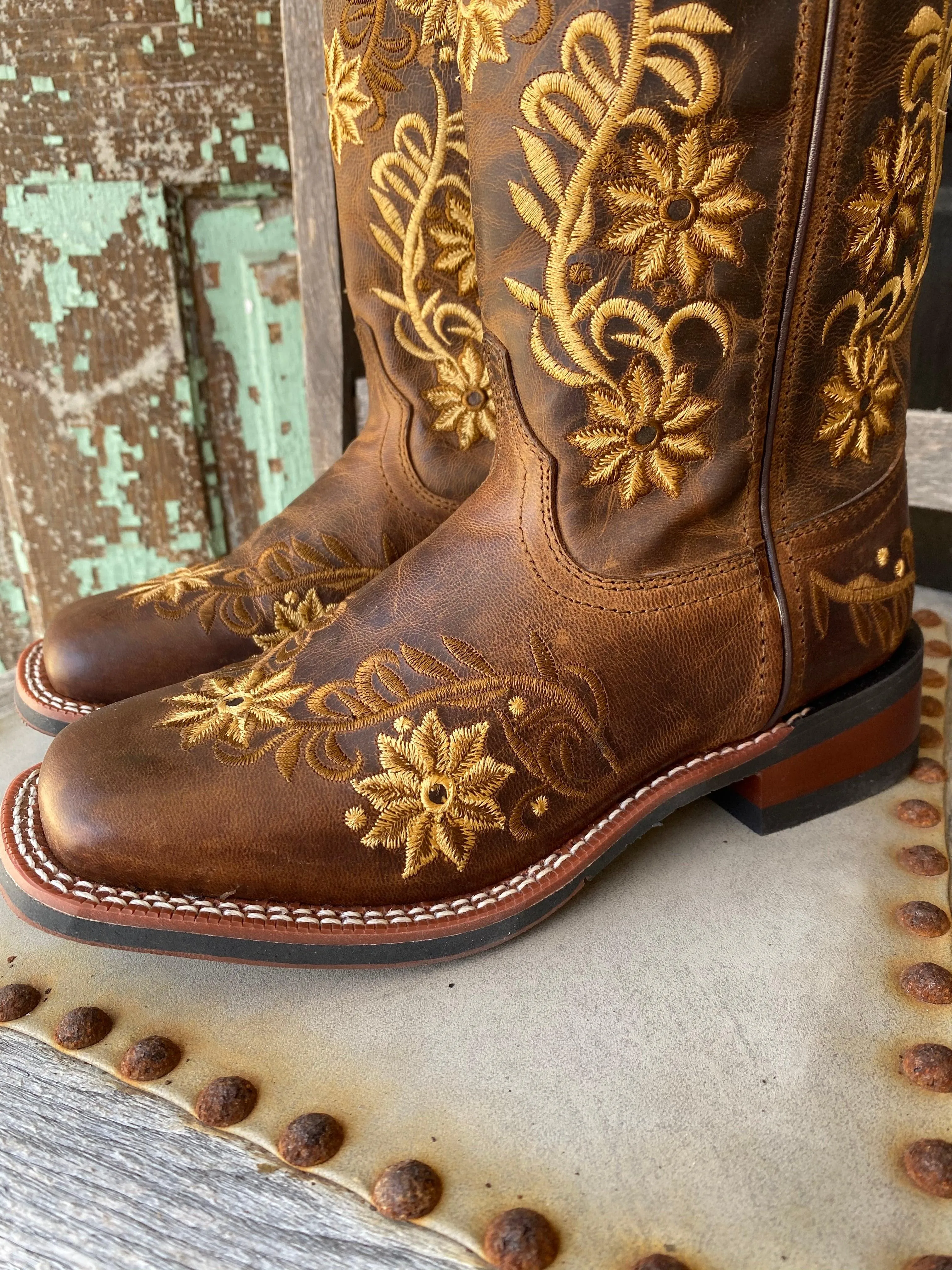 Laredo Women's Secret Garden Brown Embroidered Flower Cowgirl Boots 5822 Reliable Performance