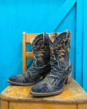 Mud Defense light texture Dingo Women's Black Y'all Need Dolly Denim Snip Toe Cowgirl Boots DI950-BLK