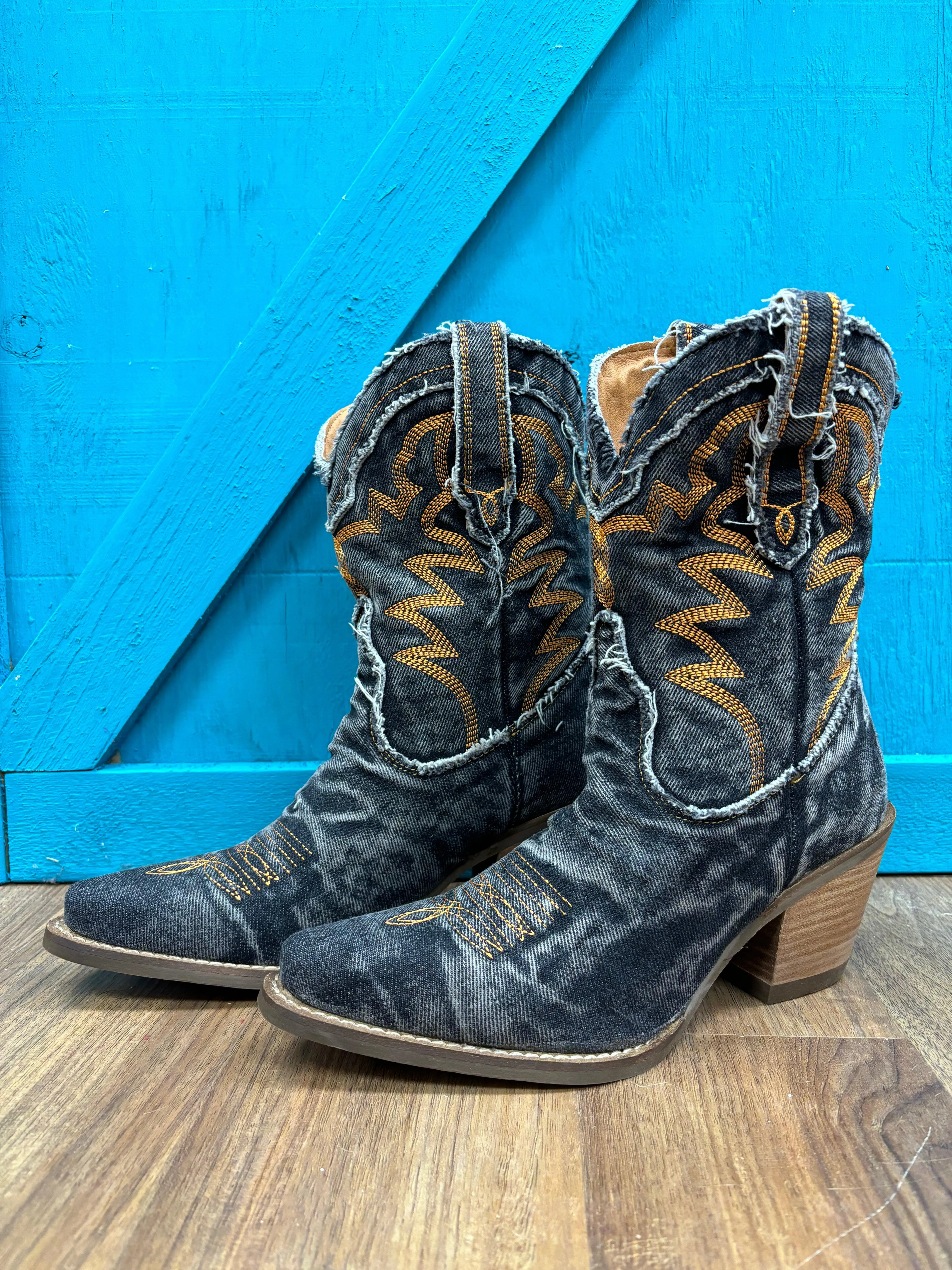 Silent Glam Comfort And Durability Dingo Women's Black Y'all Need Dolly Denim Snip Toe Cowgirl Boots DI950-BLK