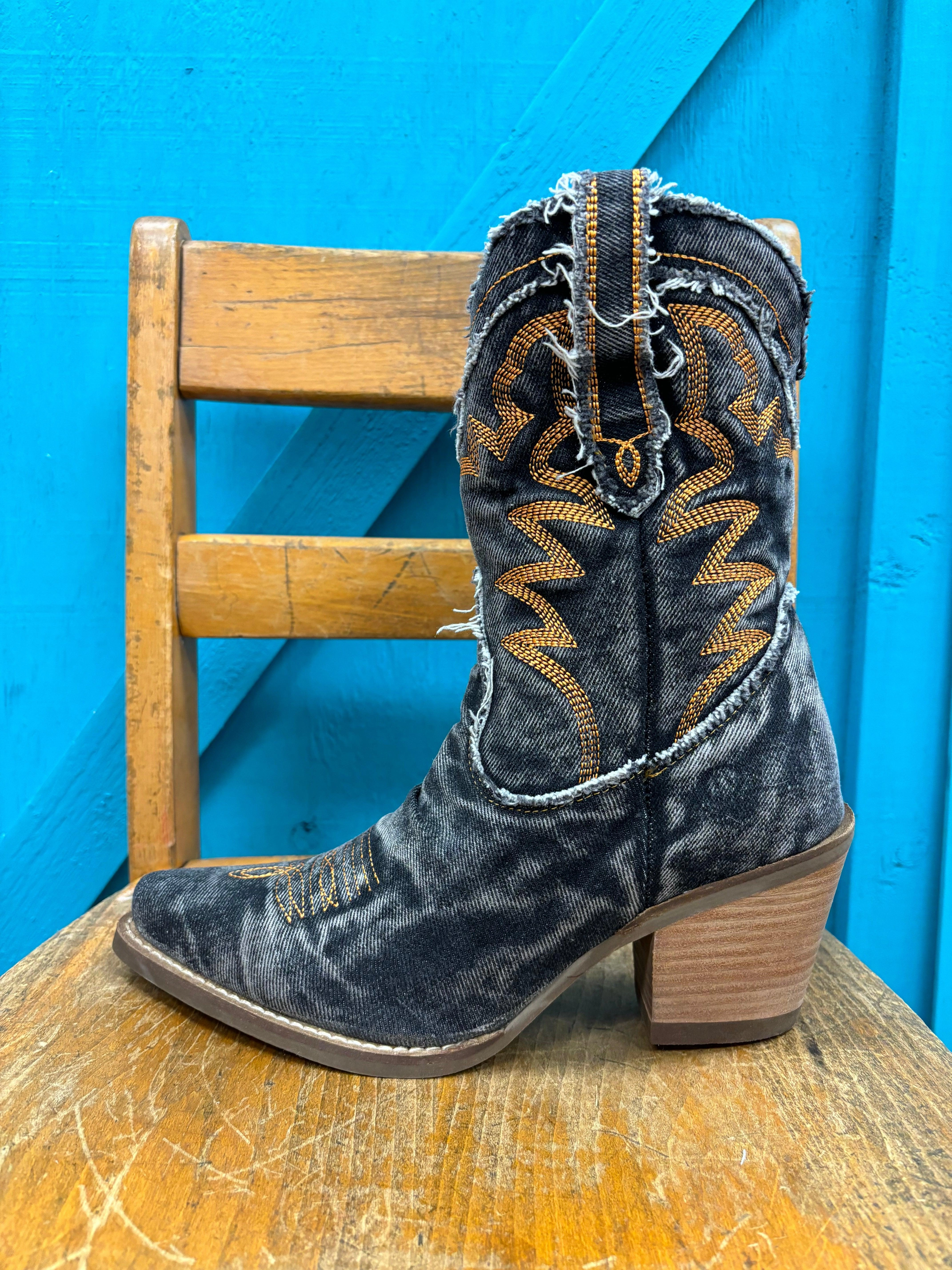 Cool Look Dingo Women's Black Y'all Need Dolly Denim Snip Toe Cowgirl Boots DI950-BLK