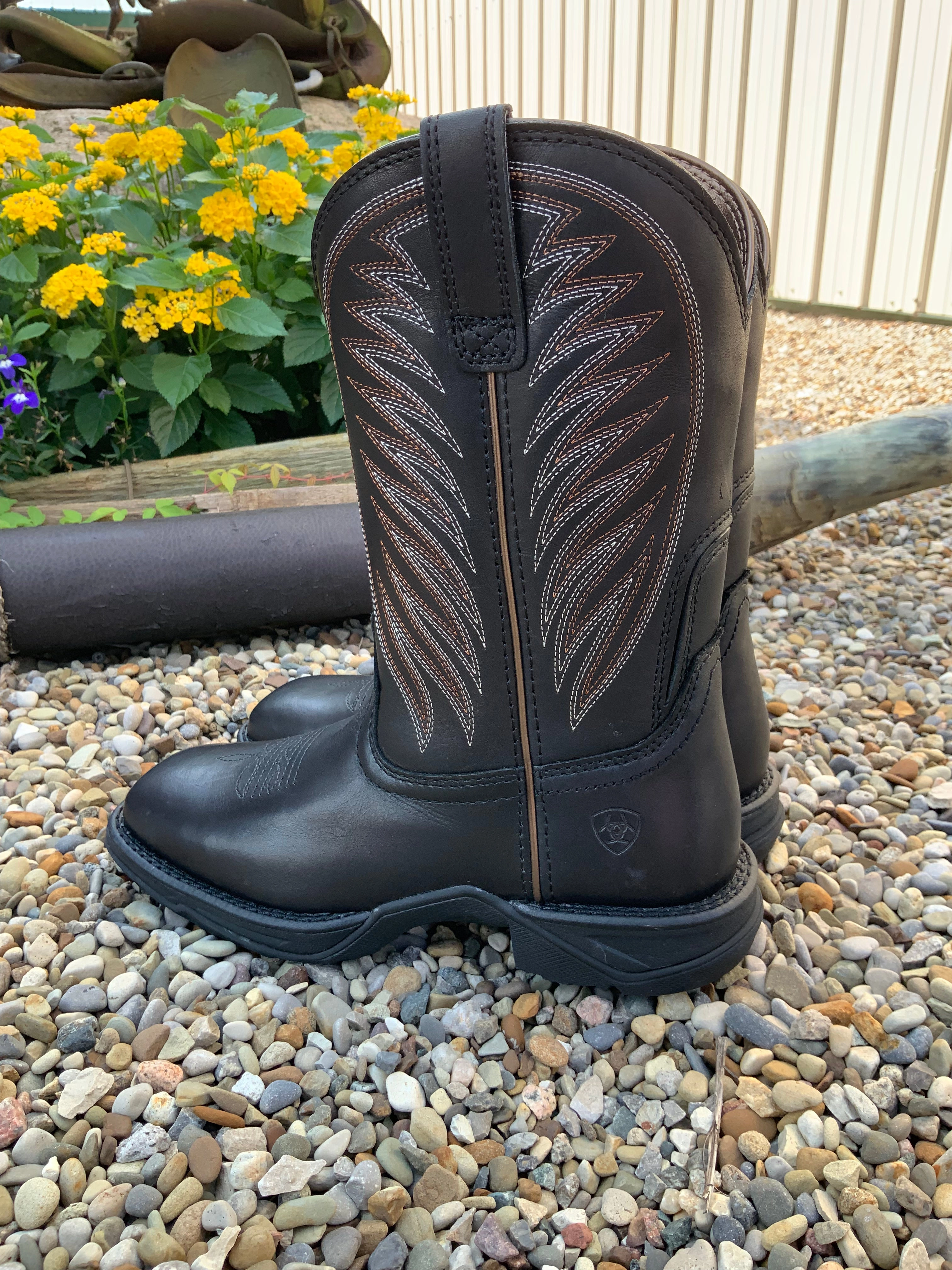 Sleek Outline Ariat Women's Anthem 2.0 Black Square Toe Cowgirl Boots 10040285