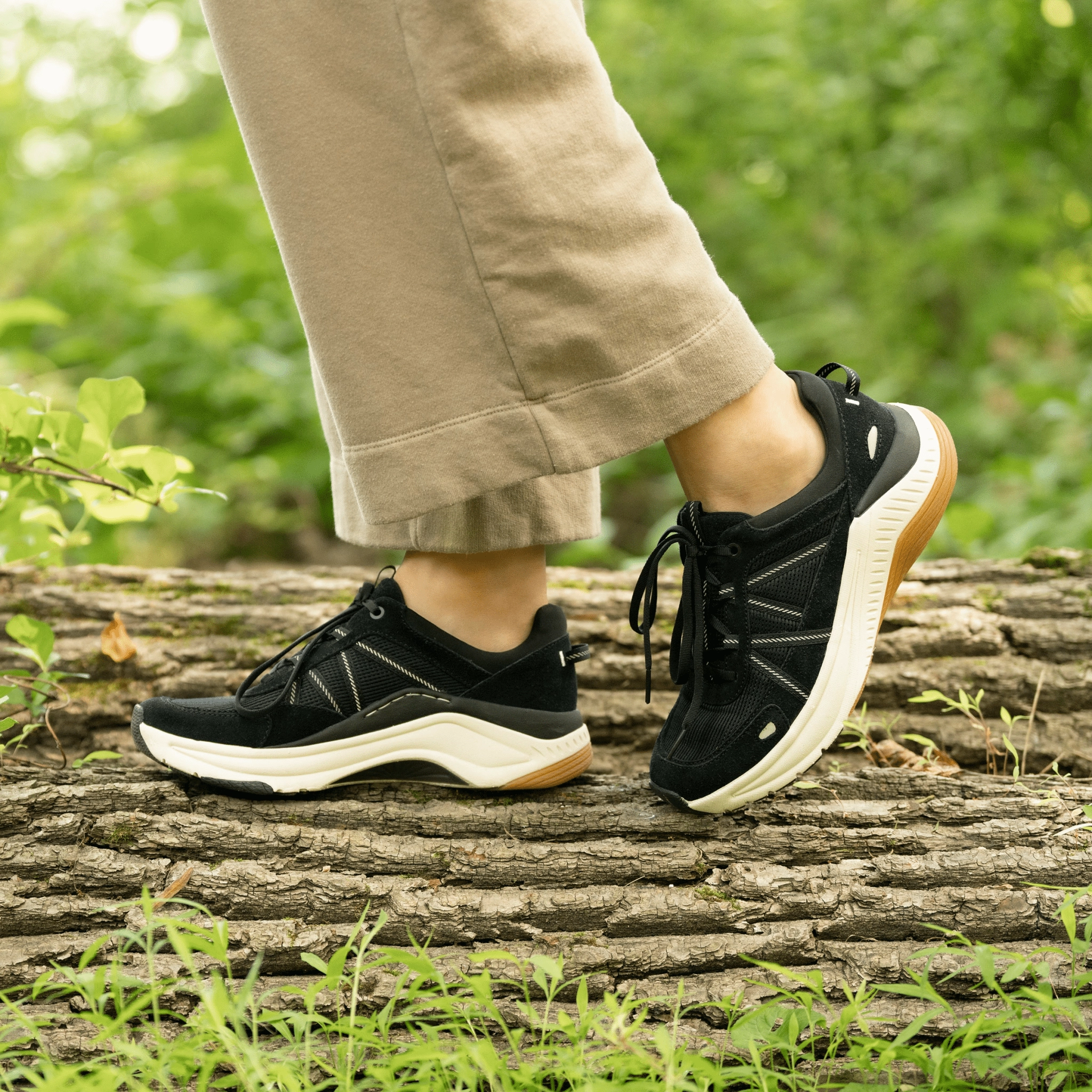 Wind Block Wide Base Poppy | Suede | Black