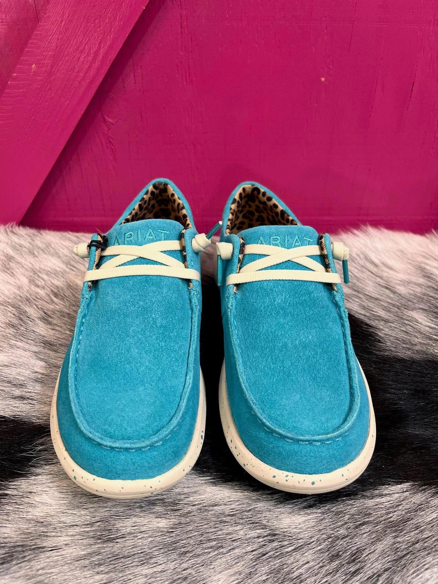 Brave Walk Ariat Women's Brightest Turquoise Hilo Suede Moc Toe Casual Shoes 10050971