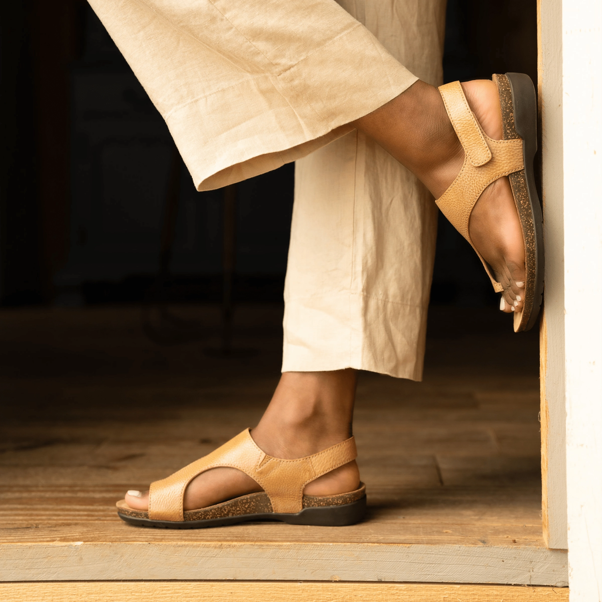 Reece | Distressed Leather | Honey Move Bold