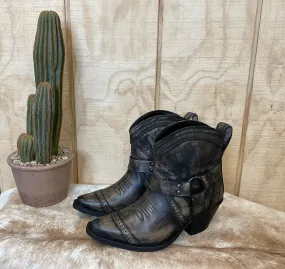 Camping Trip Hiking Essential Dingo Women's Distressed Black Gummy Bear Ankle Boot DI747B