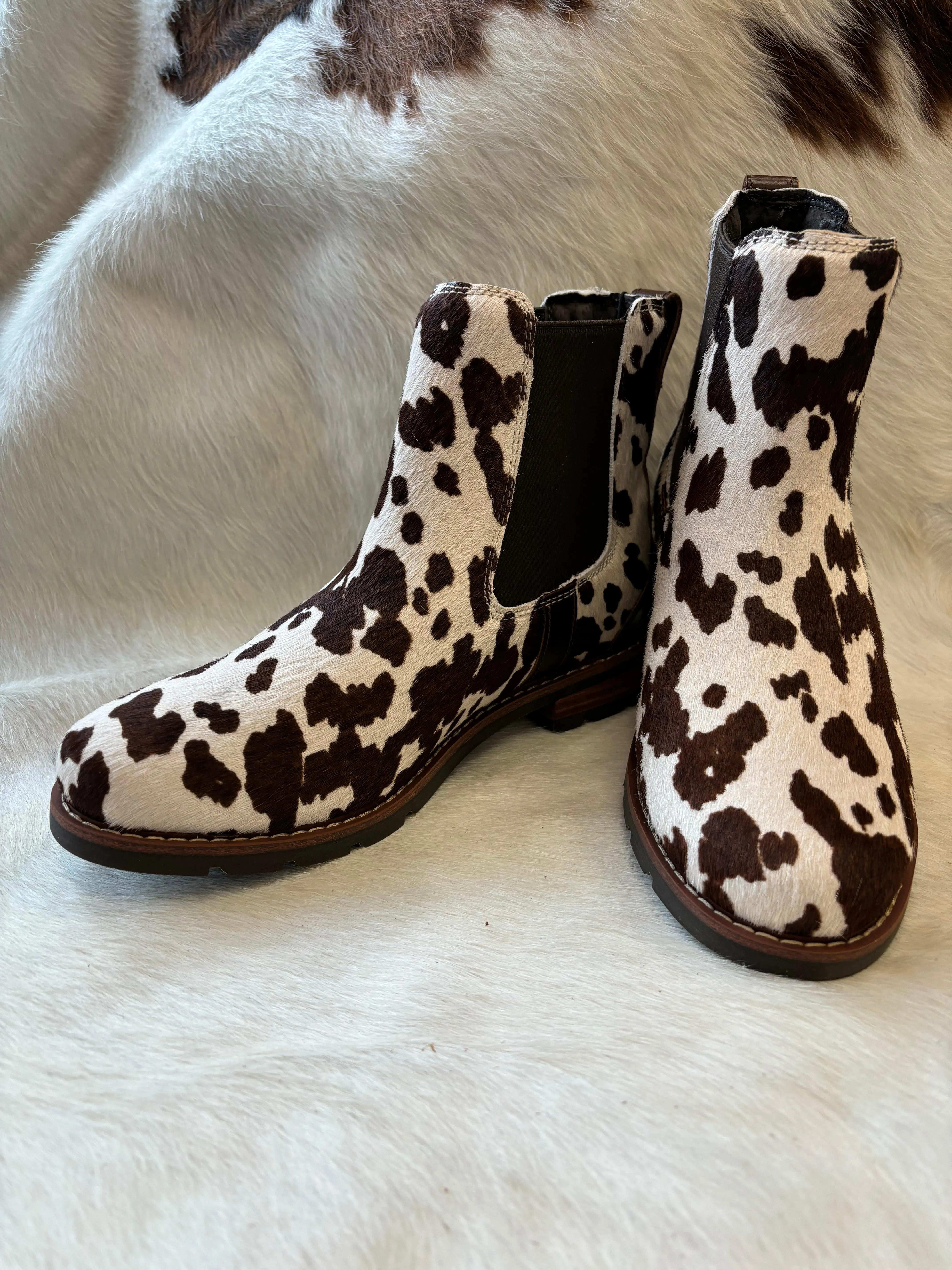 Ranch Wear Ariat Women's Brown Cowhide Hair-On Wexford Lug Chelsea Bootie 10050915