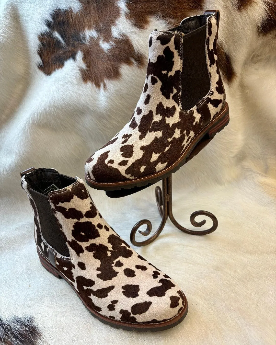 Artisan Market Ariat Women's Brown Cowhide Hair-On Wexford Lug Chelsea Bootie 10050915