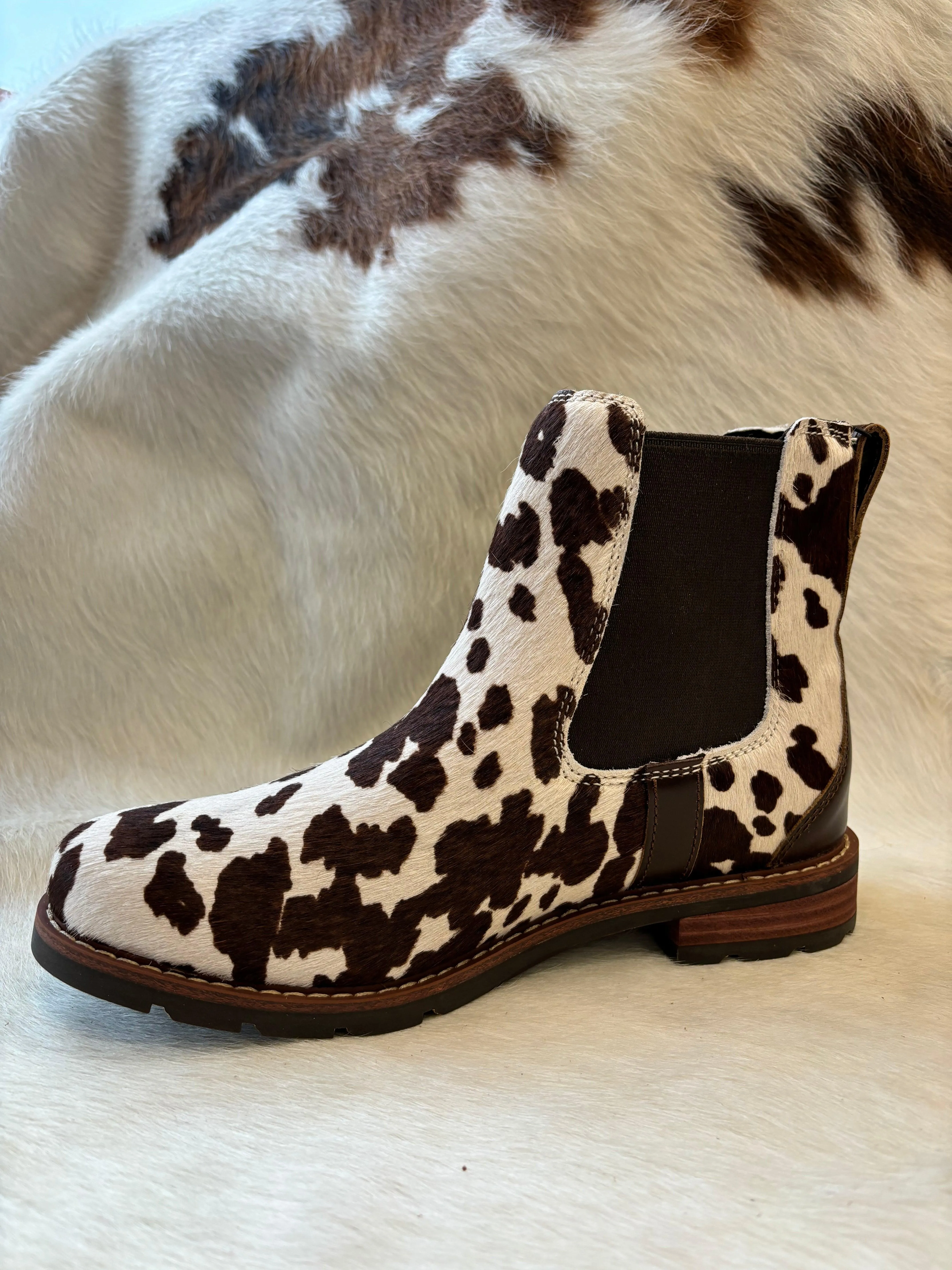 No Laces Ariat Women's Brown Cowhide Hair-On Wexford Lug Chelsea Bootie 10050915