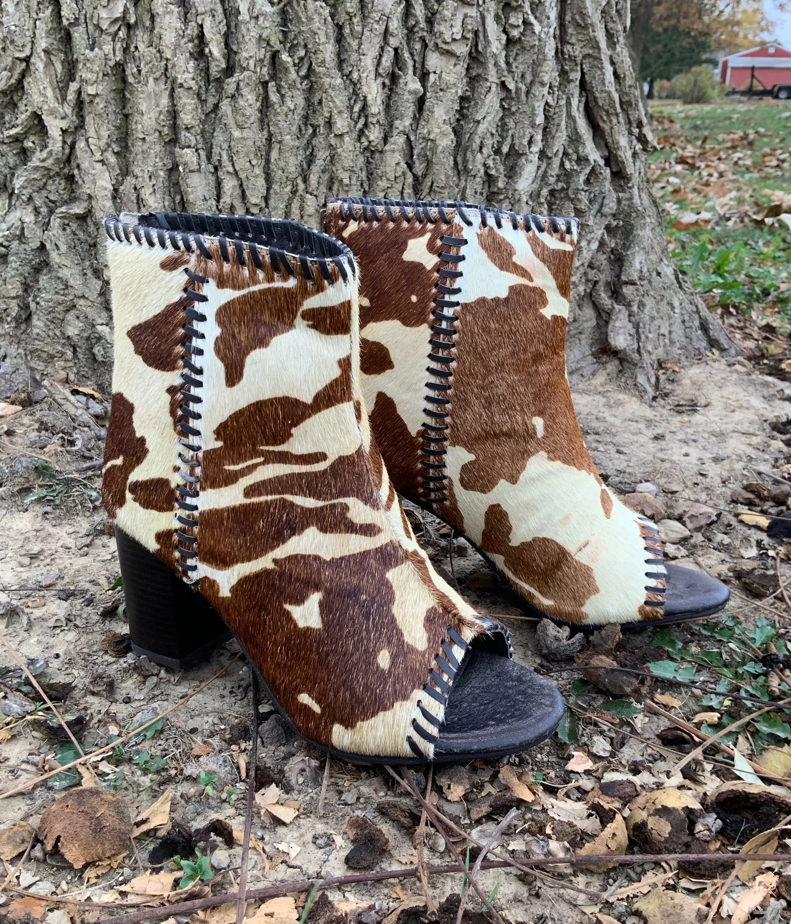 Cozy Footwear Roper Women's Betsy Red & White Genuine Cow Hide Open Toe Bootie Cowprint Sandal 0946-3069