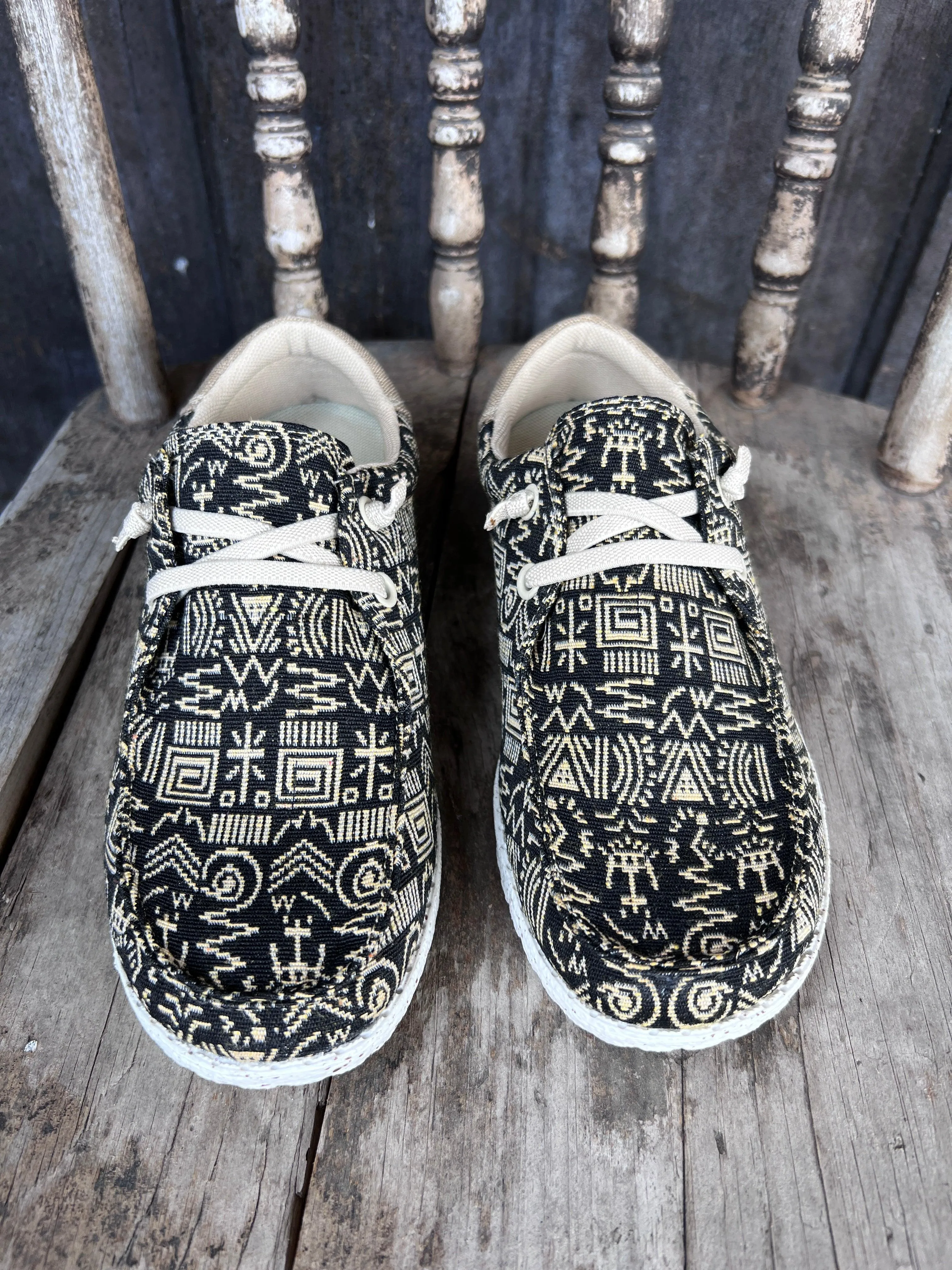 Roper Women's Eva Moc Lace Up Hang Loose Black & Tan Casual Shoes 1793-2975 Fur Trim Dive Gear