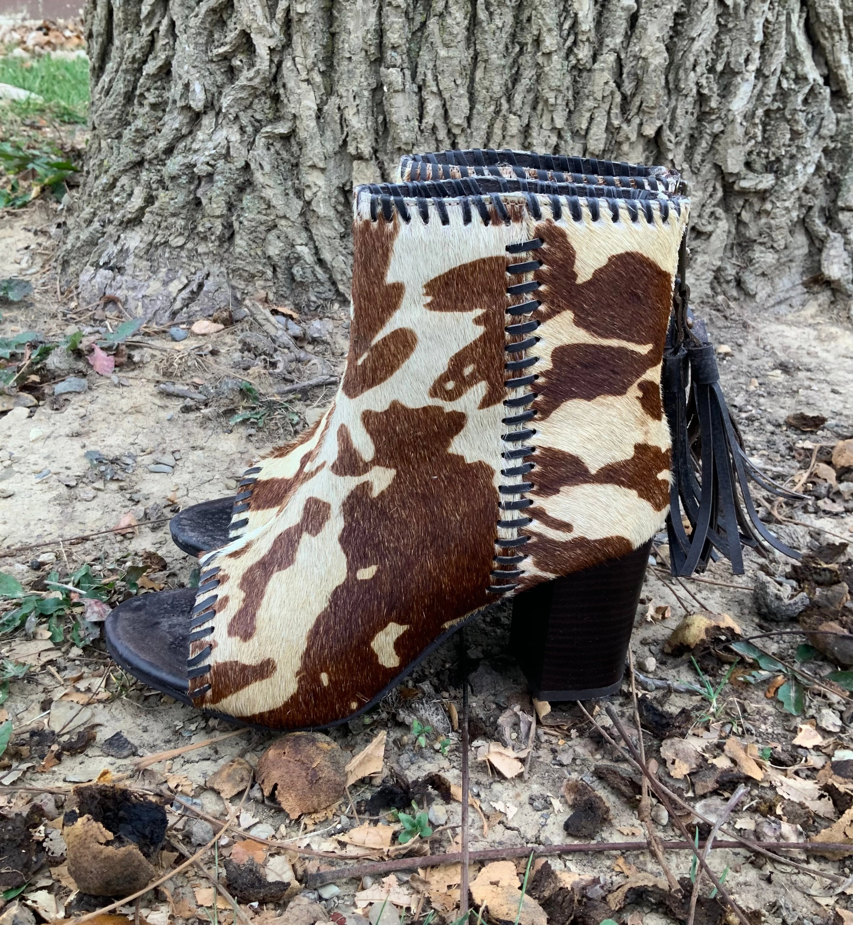 Stylish Versatility Sleek Shape Roper Women's Betsy Red & White Genuine Cow Hide Open Toe Bootie Cowprint Sandal 0946-3069