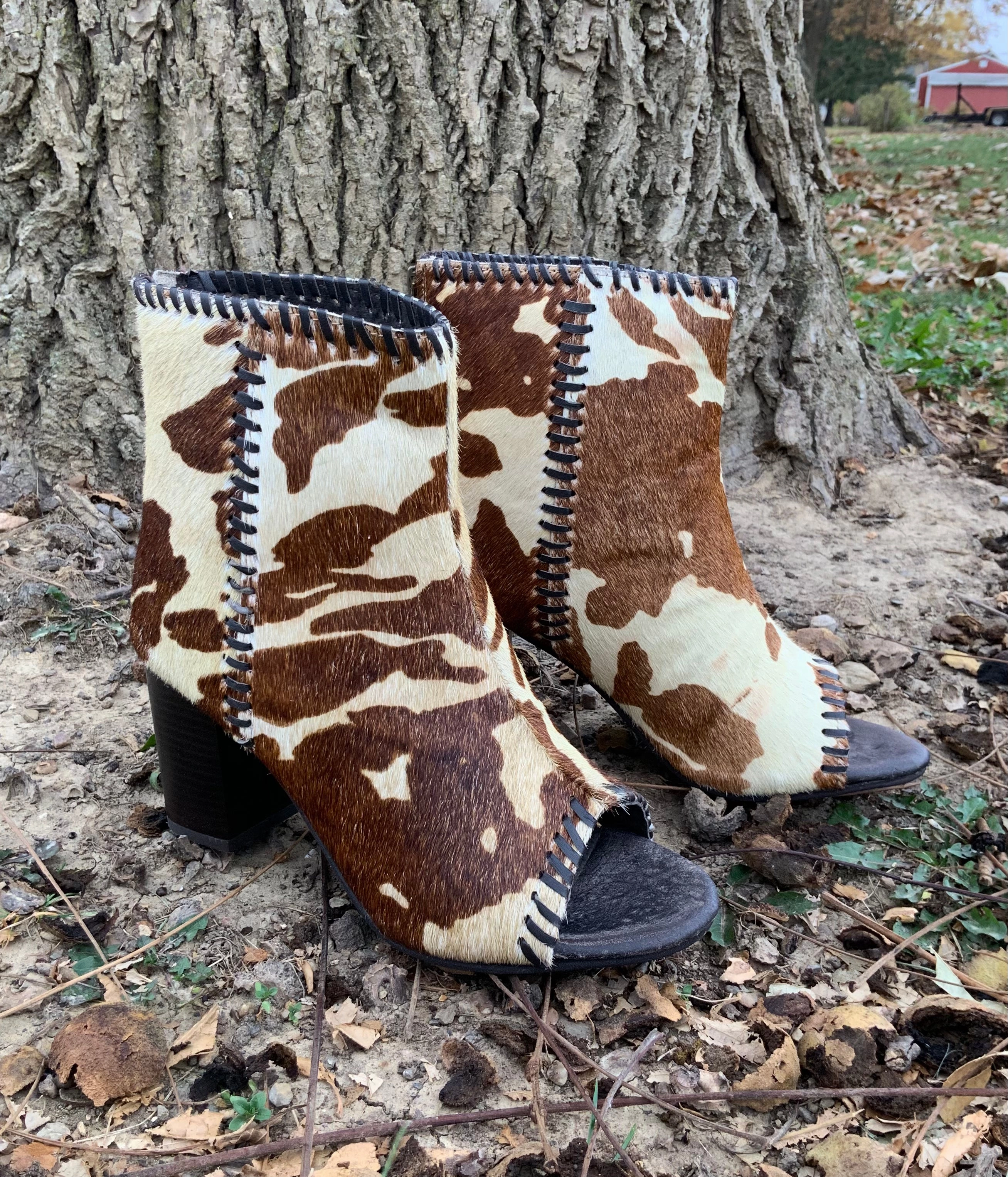 Cozy Footwear Roper Women's Betsy Red & White Genuine Cow Hide Open Toe Bootie Cowprint Sandal 0946-3069