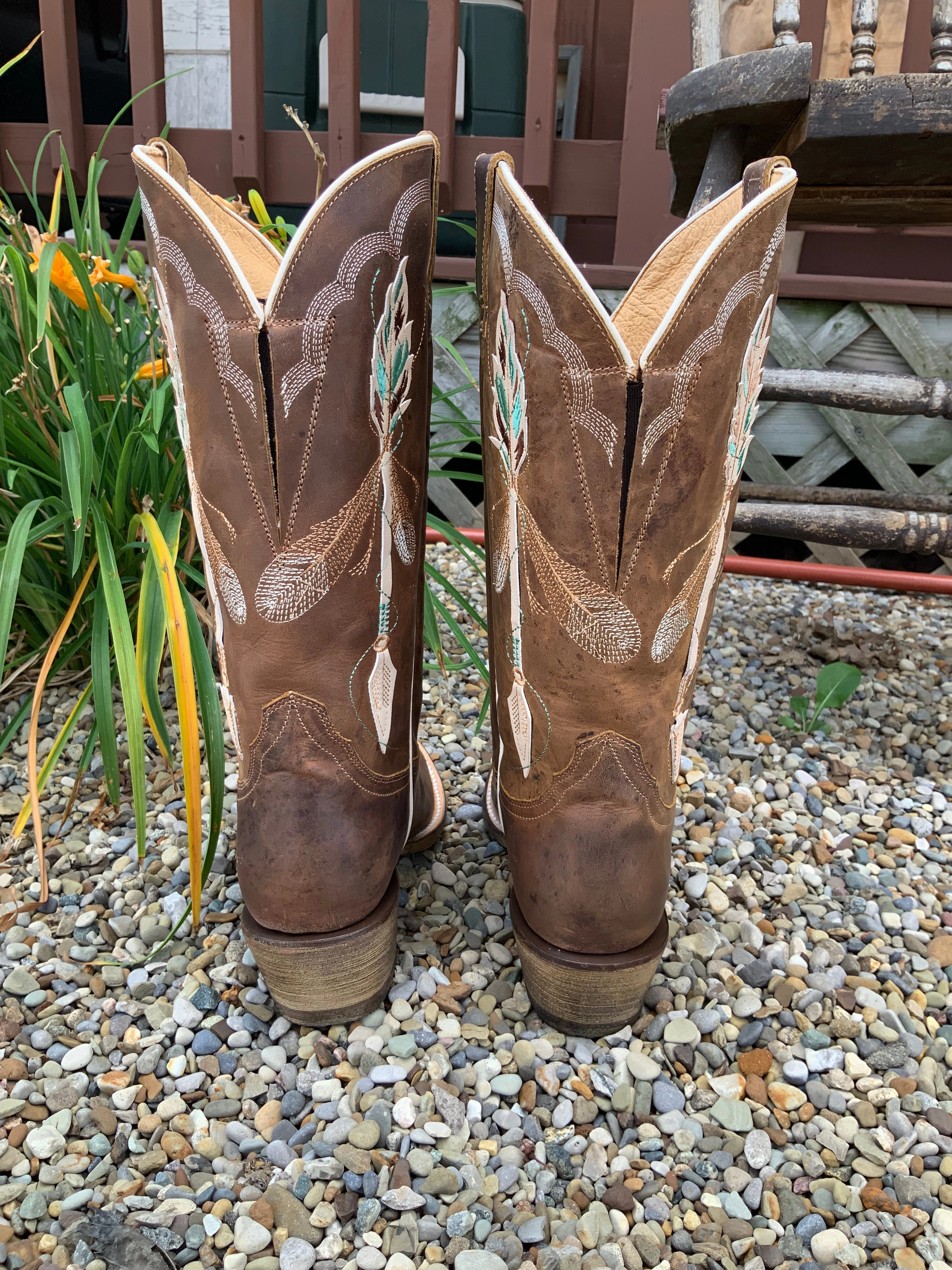 Distressed finish Craft Collector Roper Women's Brown Leather Arrow & Feather Embroidered Wide Calf Snip Toe Cowgirl Boots 8128-8460
