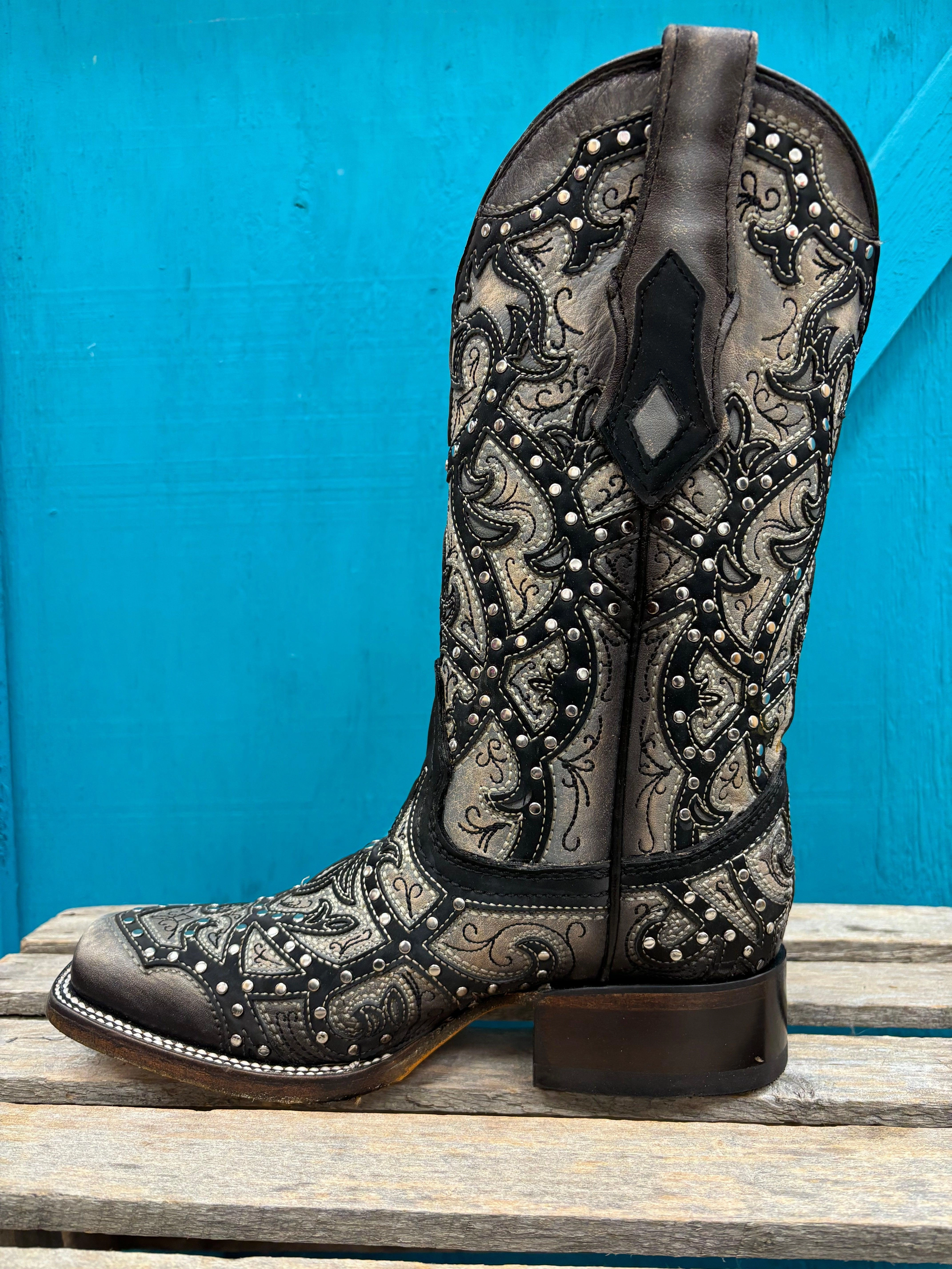Cozy And Warm Smart Design Corral Women's Black Laser Embroidered & Studs Square Toe Cowgirl Boots C4046