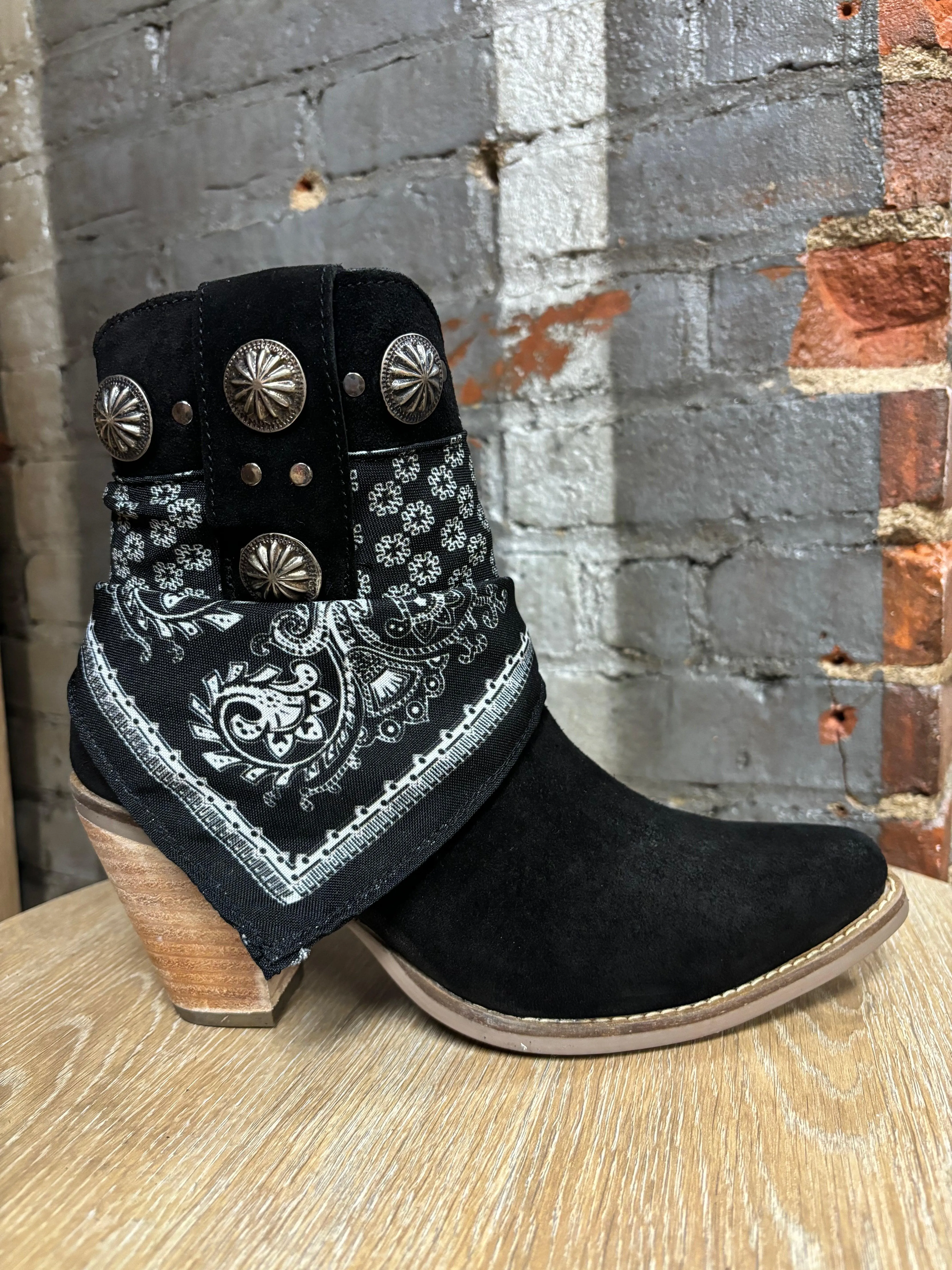 Tread Pattern Soft Insole Dingo Women's Black Bandida Cowgirl Ankle Booties DI184-BLK