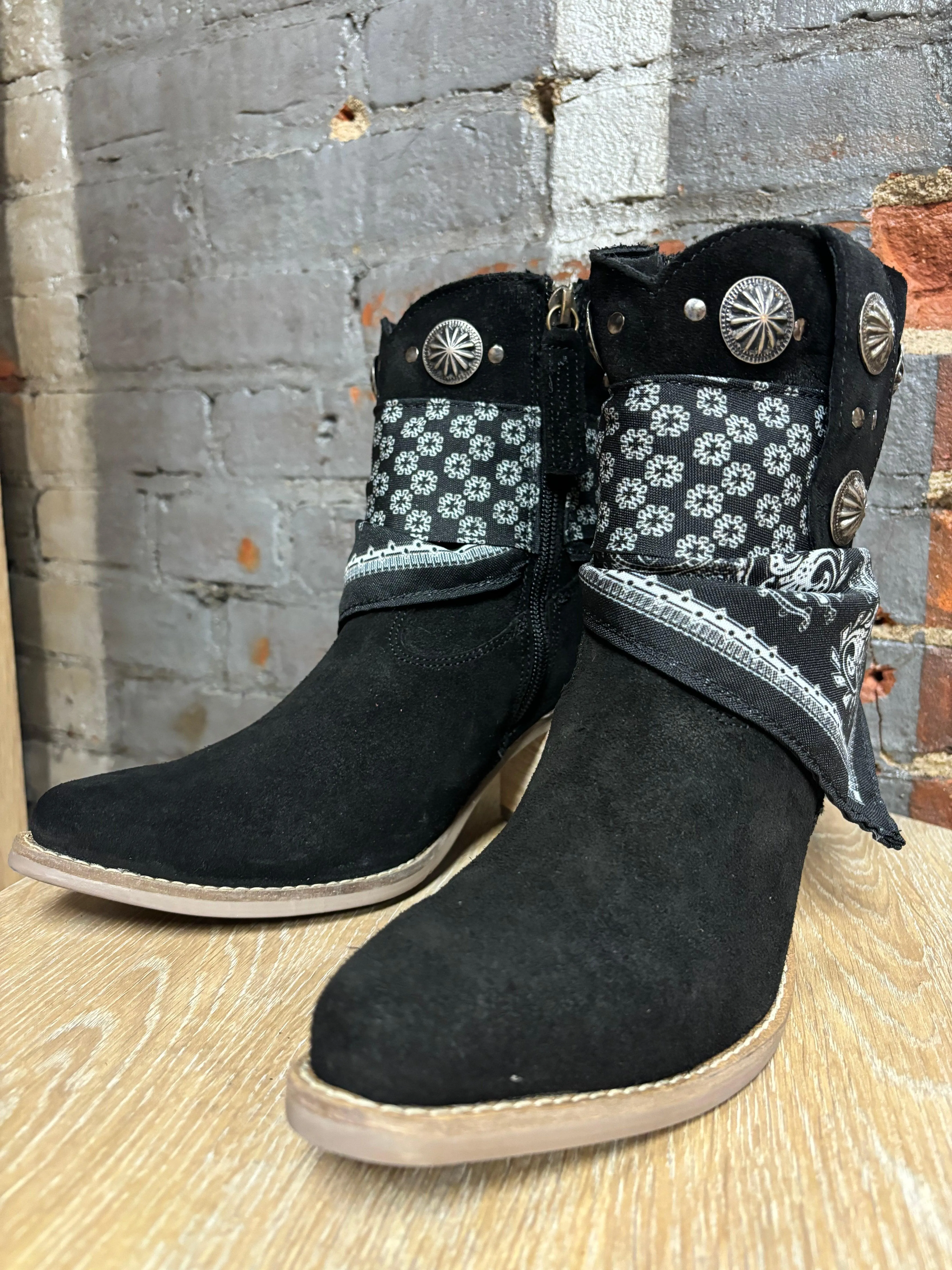 Dingo Women's Black Bandida Cowgirl Ankle Booties DI184-BLK Zip Fast