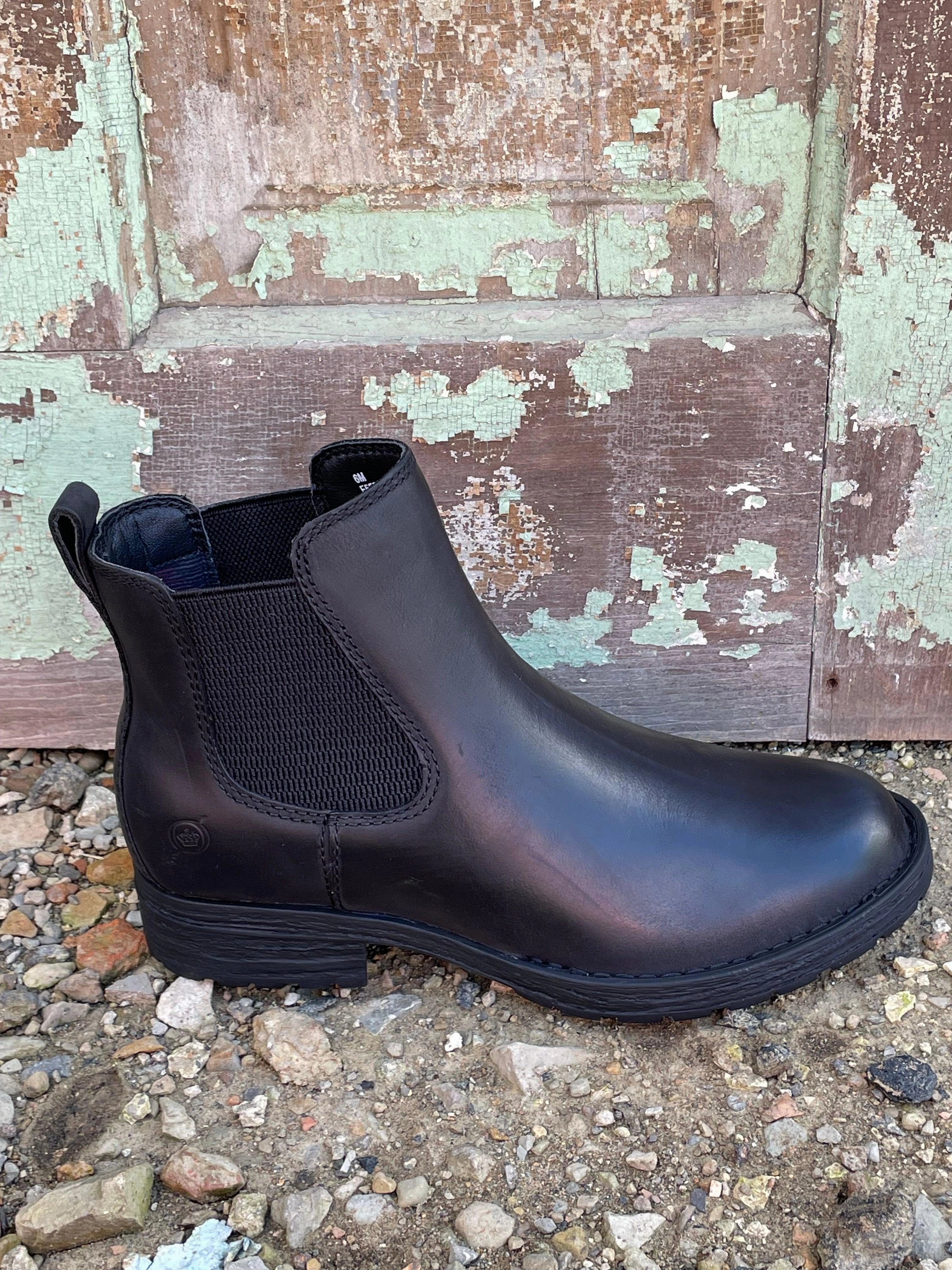 Rugged Look Skin Hug Born Women's Cove Black Waterproof Leather Bootie Ankle Boots F55503