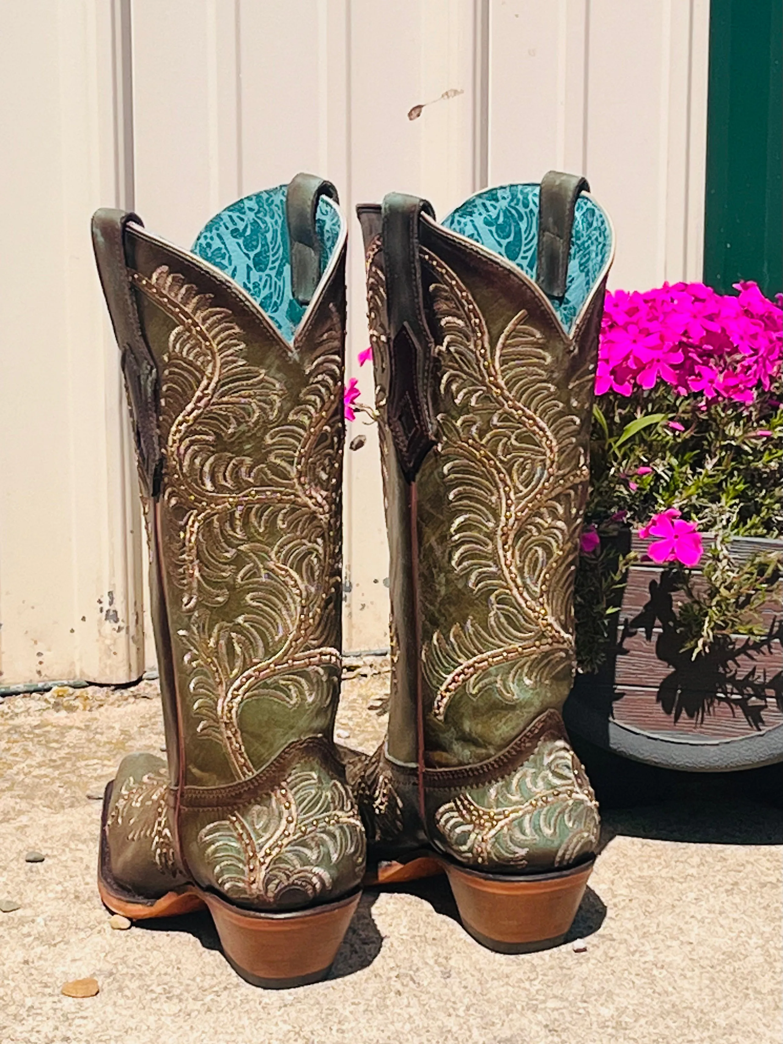 Quick Access Corral Women's Distressed Turquoise/Green Snip Toe Cowgirl Boots C4009