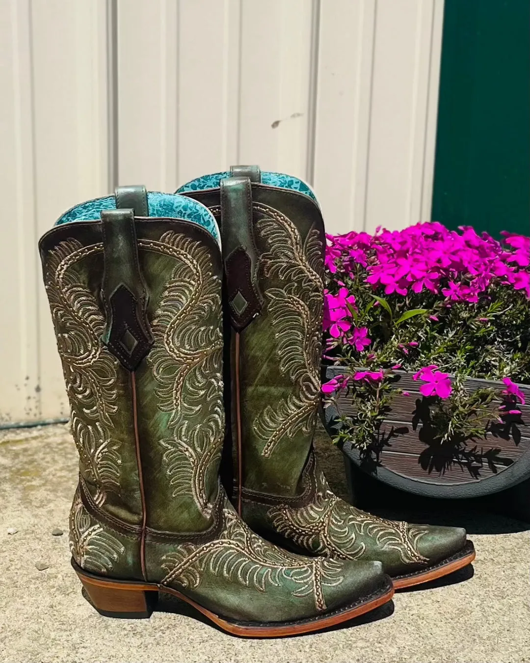 Corral Women's Distressed Turquoise/Green Snip Toe Cowgirl Boots C4009 Versatile Wear