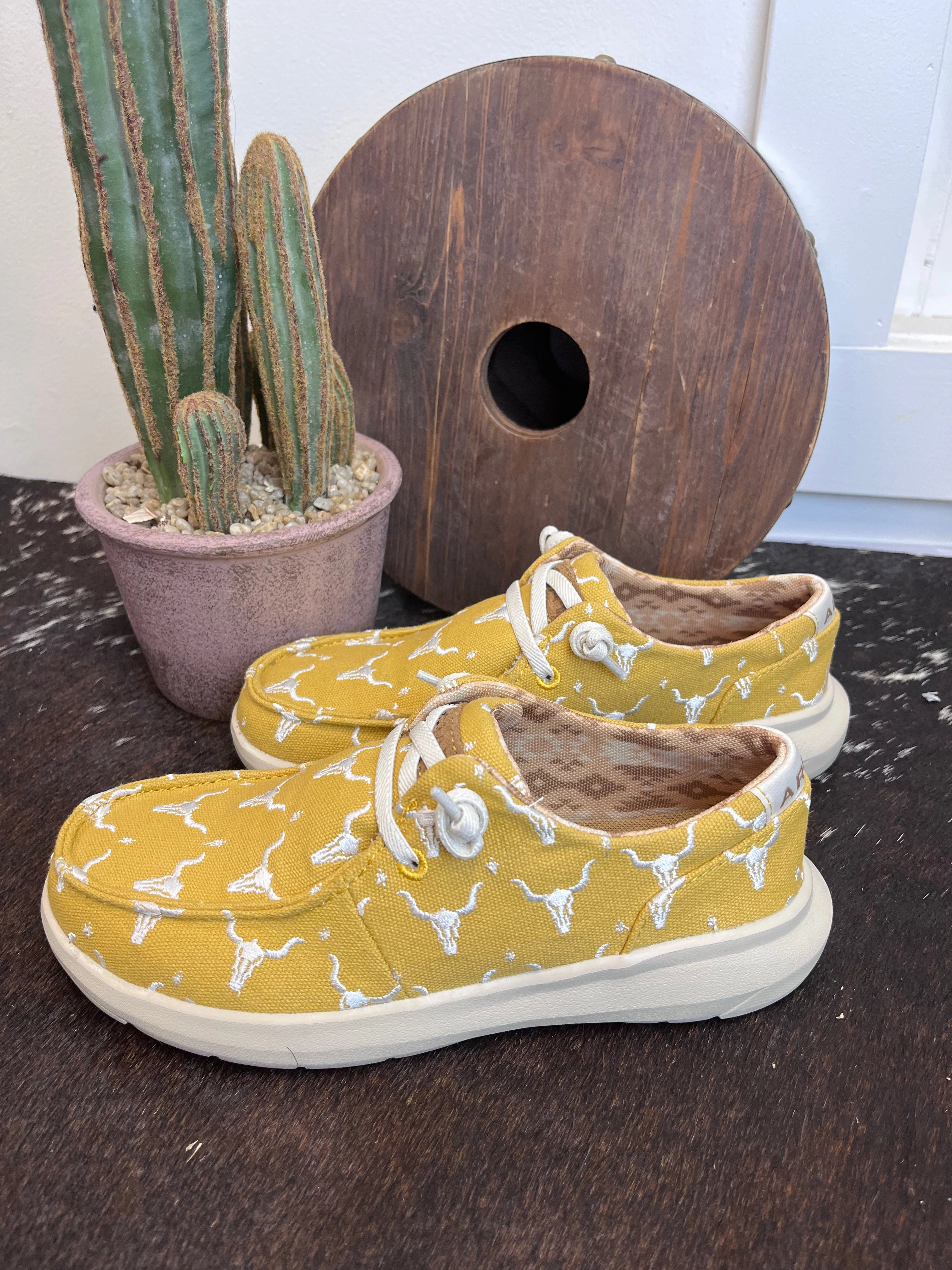 Ariat Women's Mustard Yellow Steerhead Hilo Casual Shoes 10061129 Winter Base Month Strong