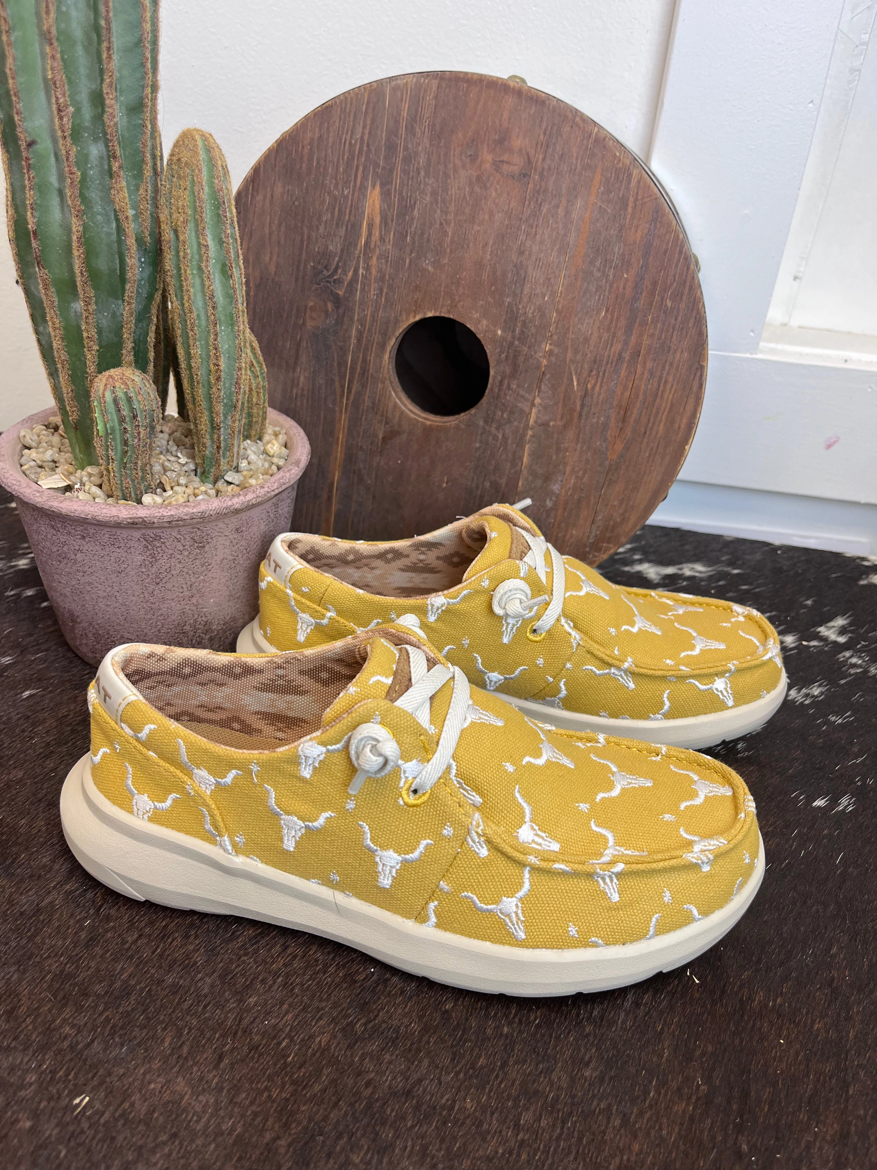 Color Play Active Ariat Women's Mustard Yellow Steerhead Hilo Casual Shoes 10061129